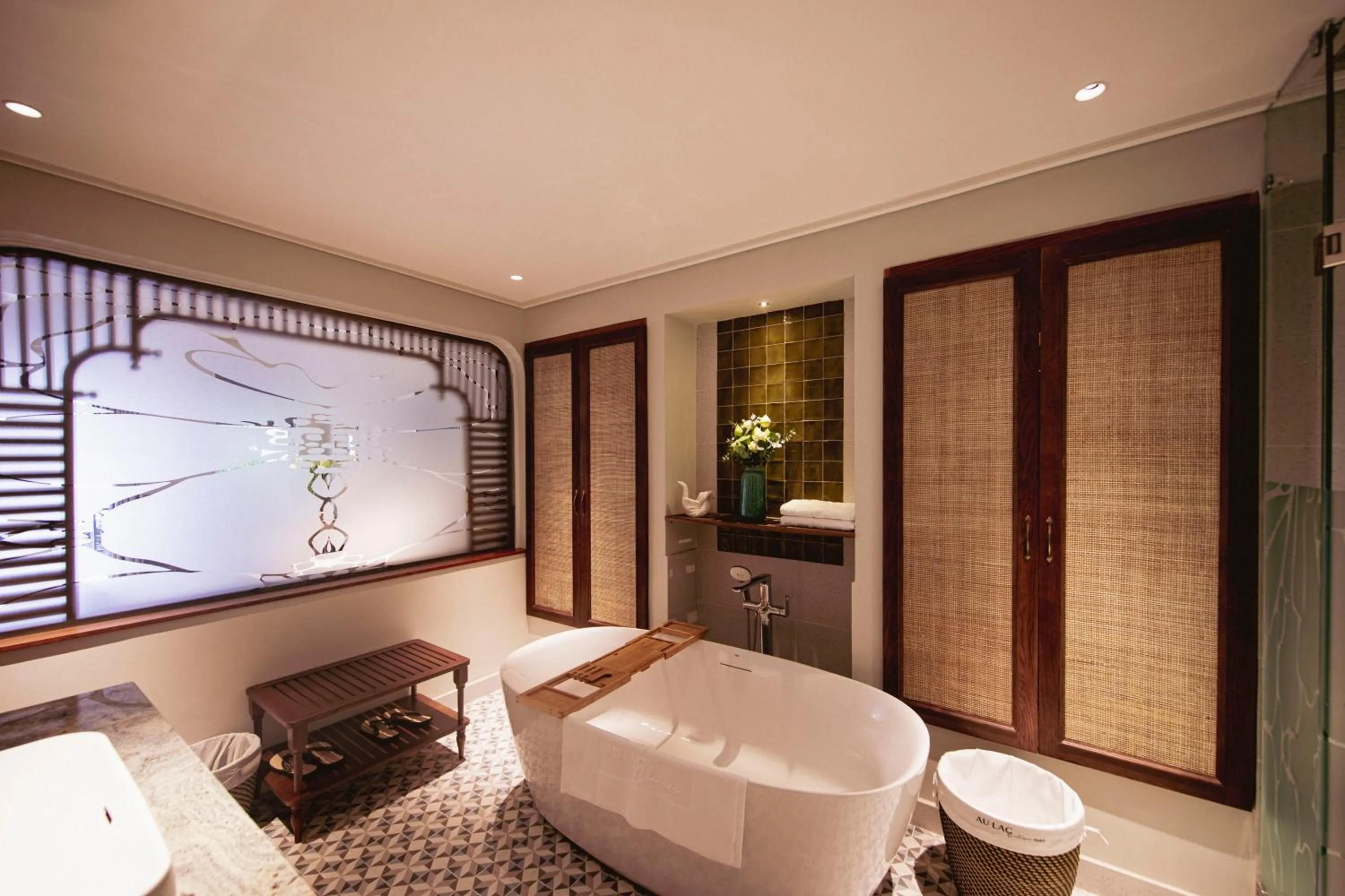 Bath in Au Lac Boutique Hotel