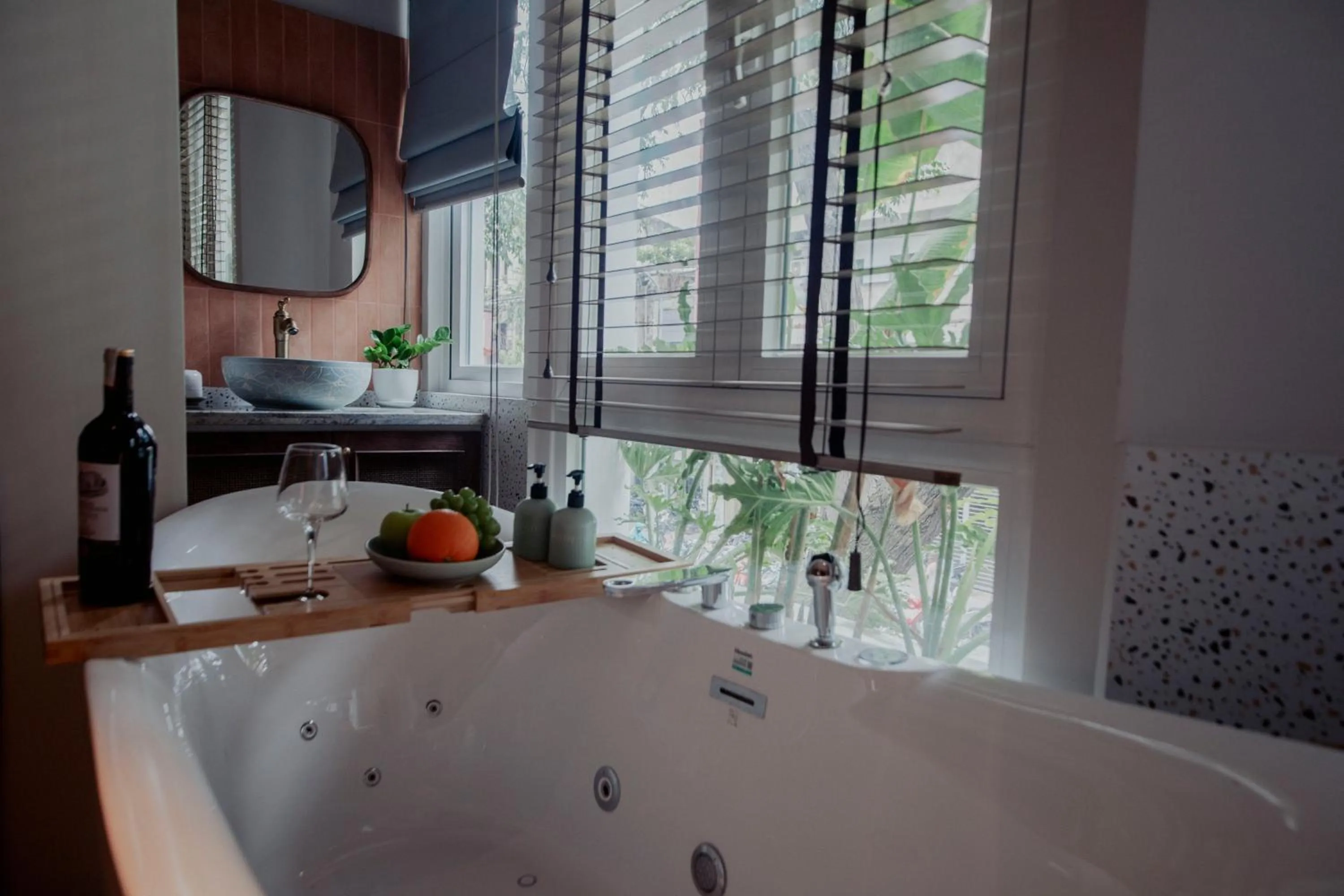 Bath in Au Lac Boutique Hotel