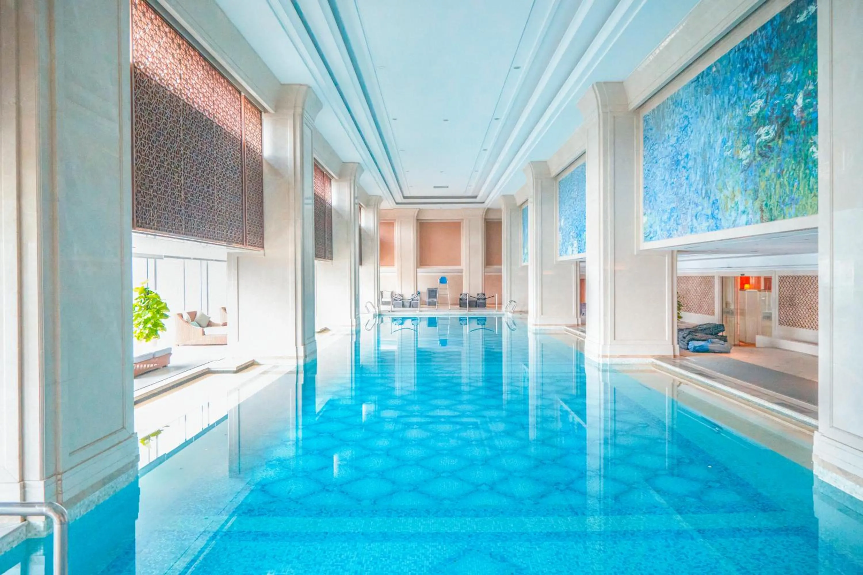 Swimming pool in Sheraton Grand Wuhan Hankou Hotel