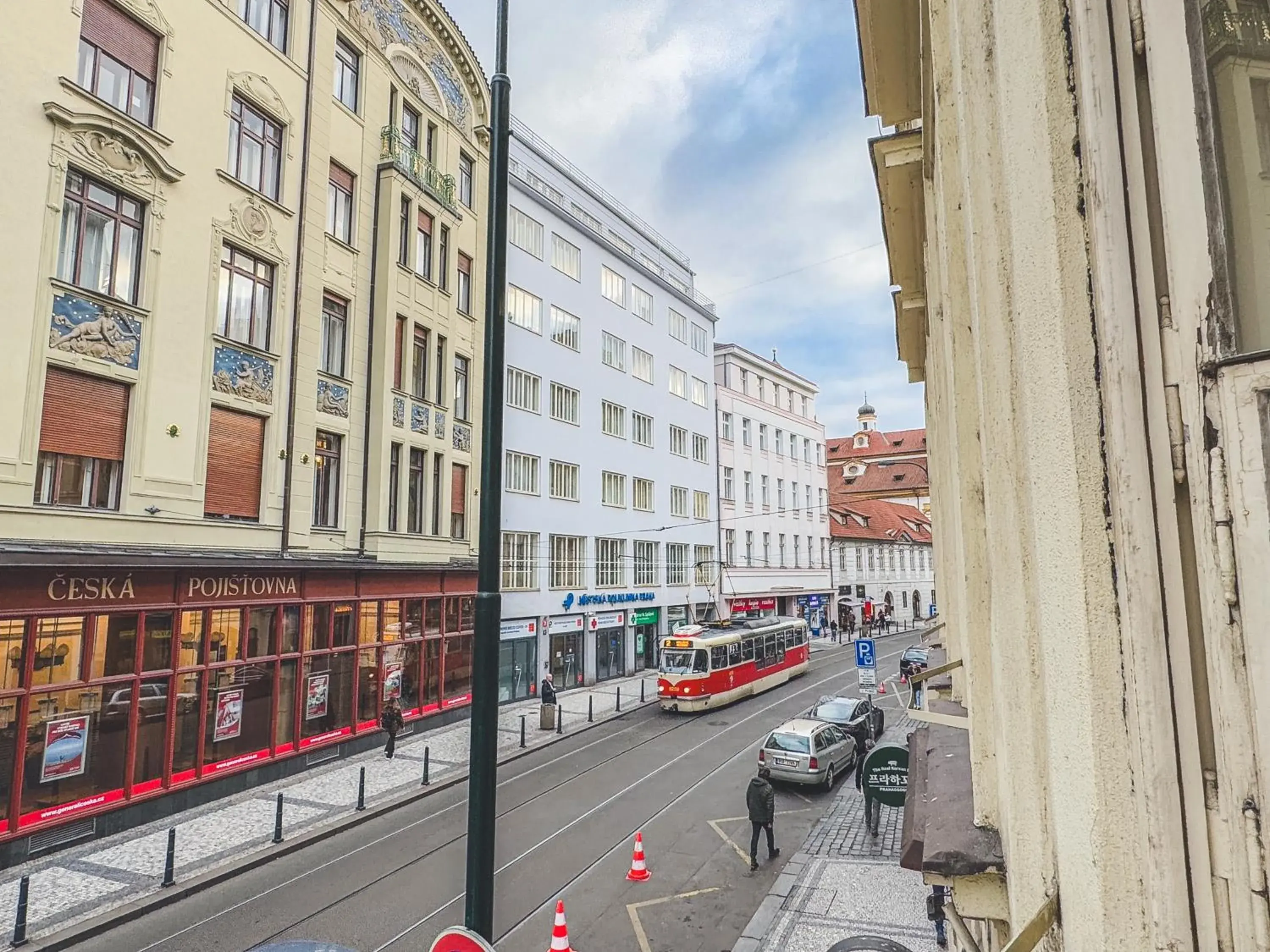 Double or Twin Room with Private Bathroom in Korea town Double or Twin Room with Private Bathroom in Korea town