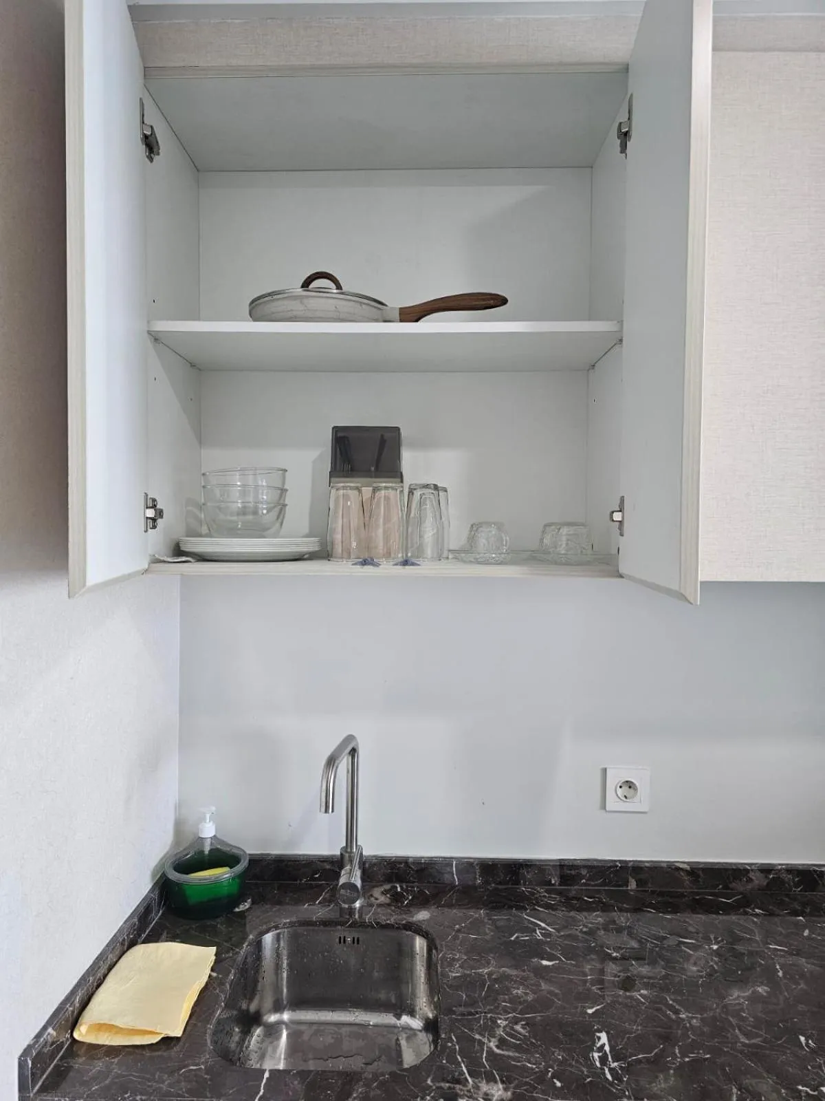 Green Sedayu Apartment Suite by Ellison