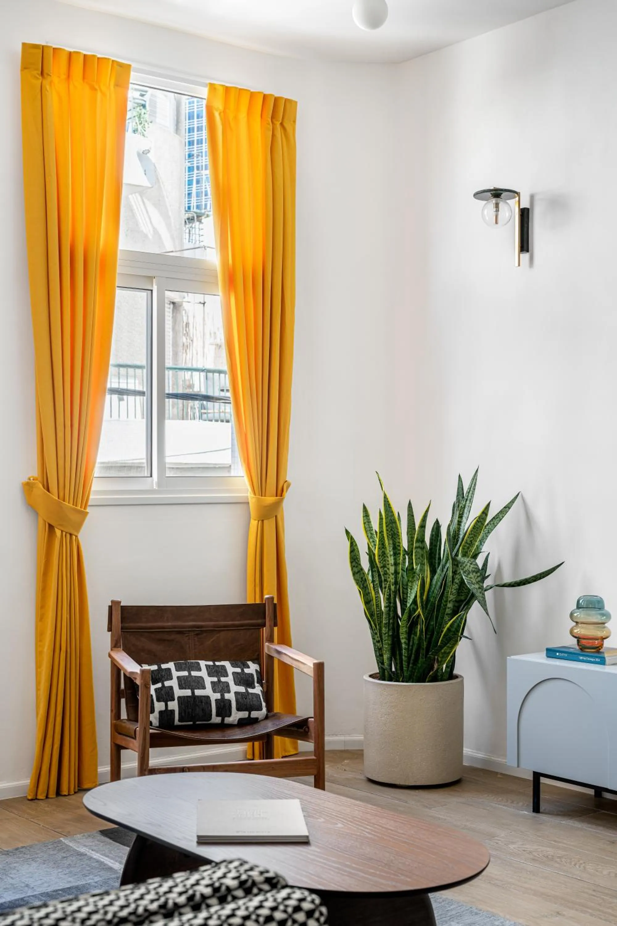 Seating area, Bed in Mate Levinski - By HOMY