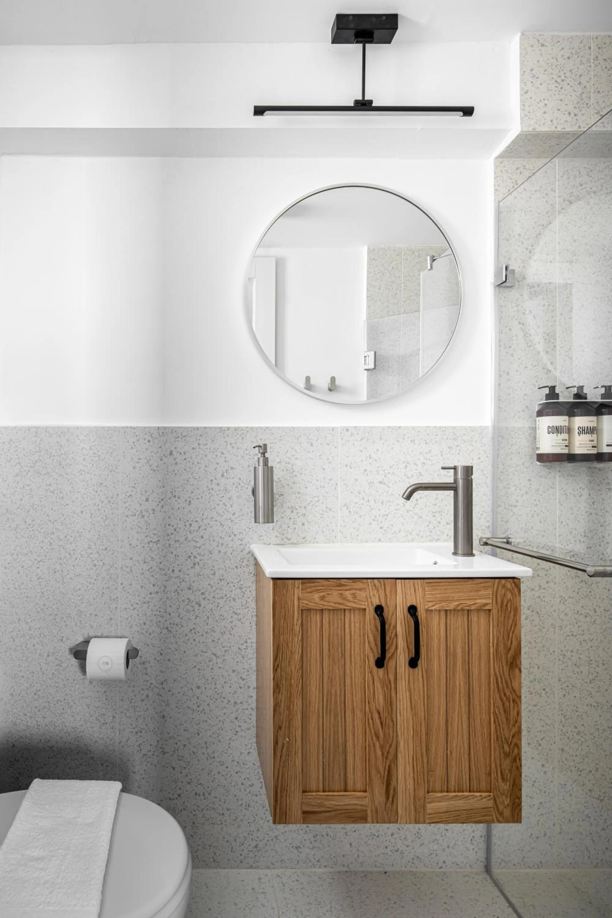 Bathroom in Mate Levinski - By HOMY