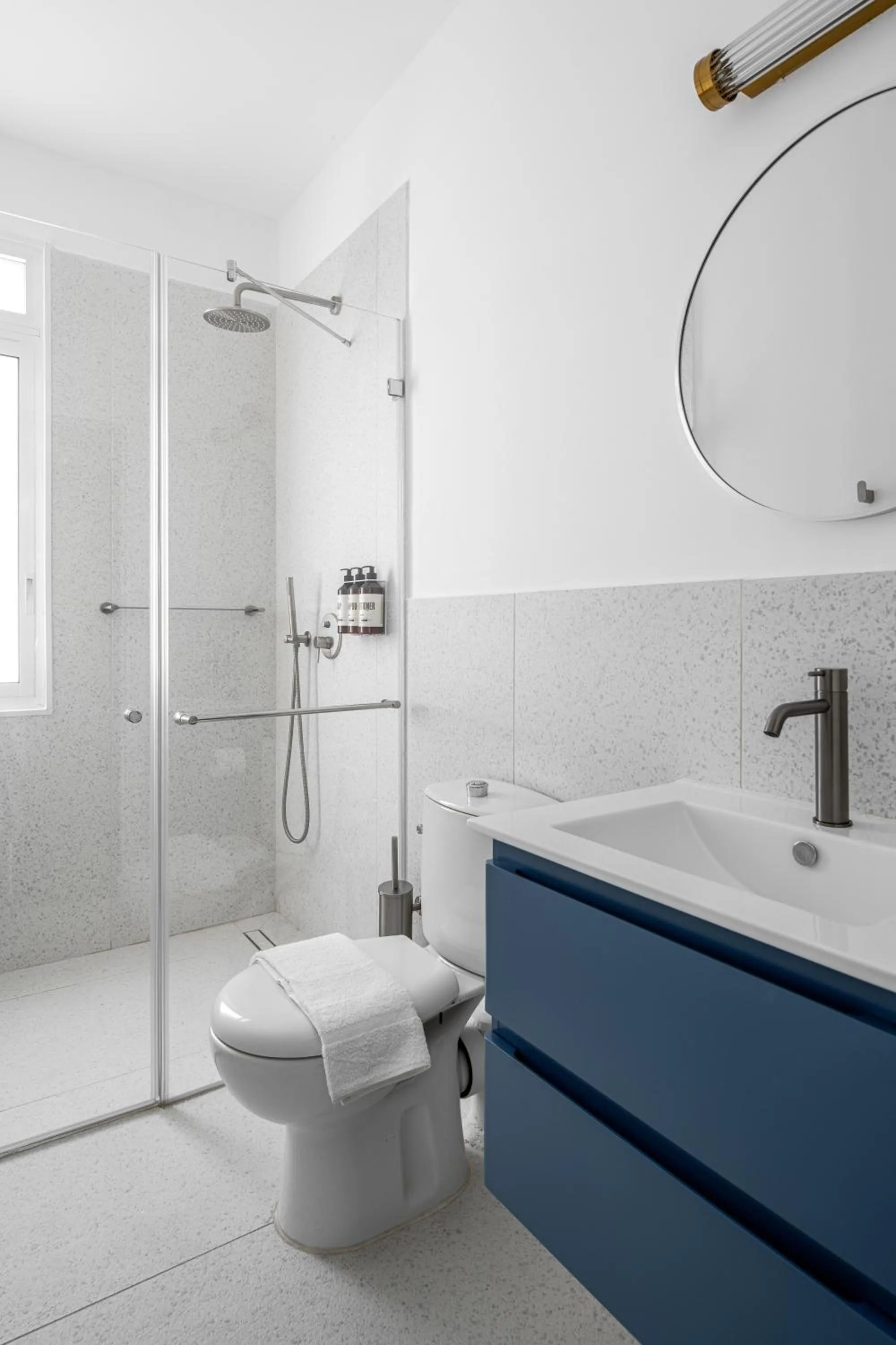 Shower in Mate Levinski - By HOMY