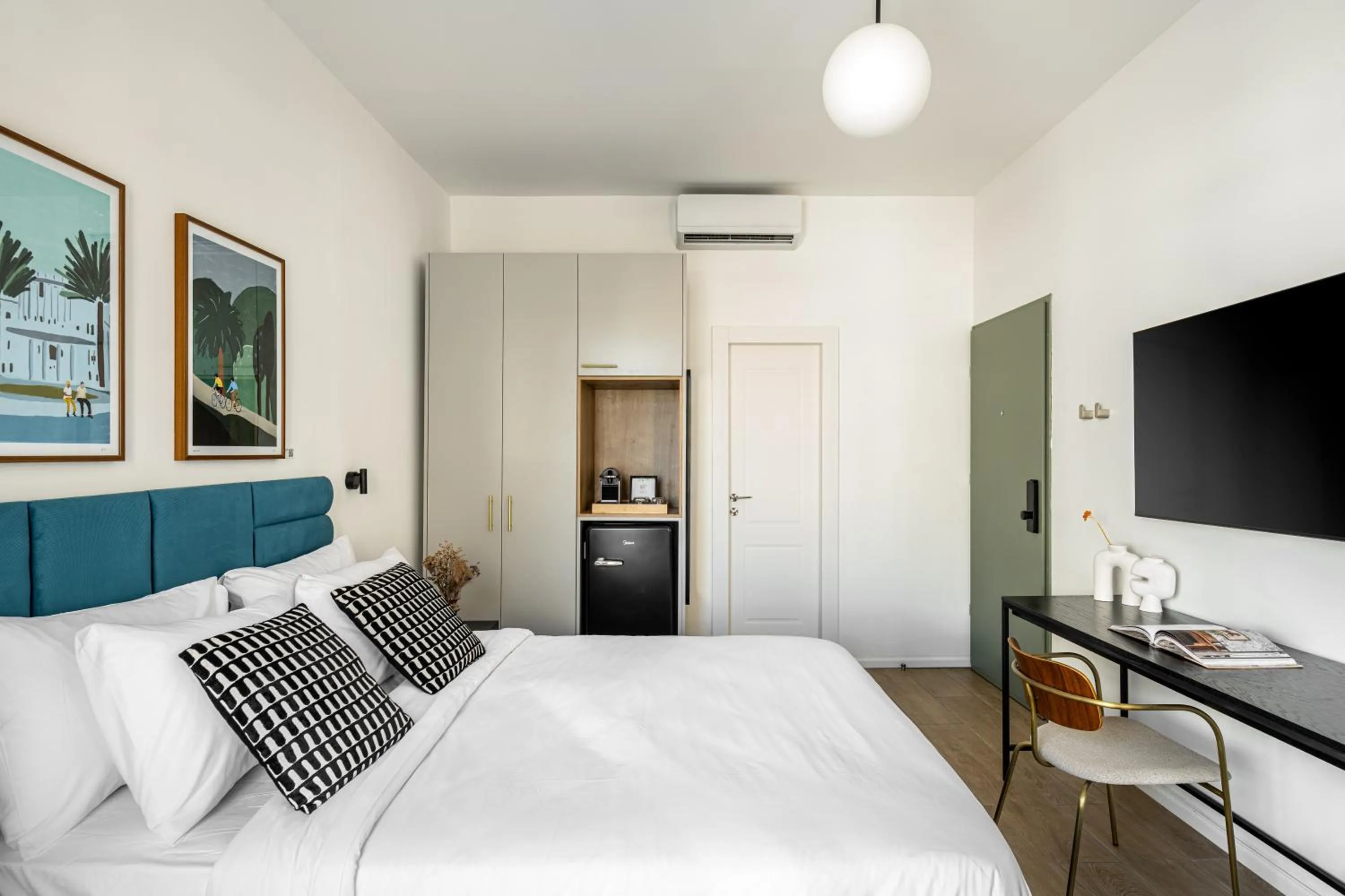 Bedroom, Bed in Mate Levinski - By HOMY