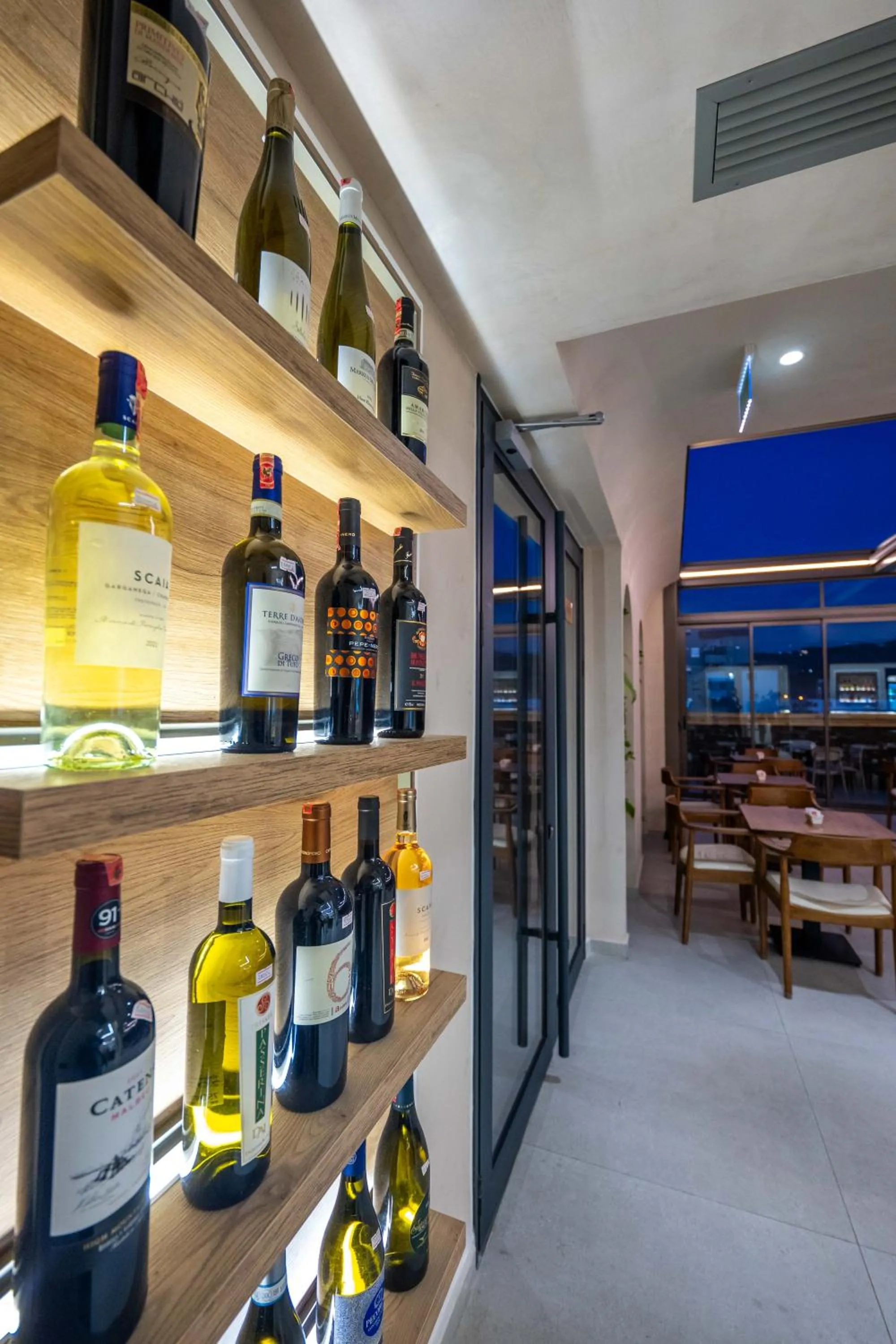 Restaurant/places to eat in SASSO Hotel