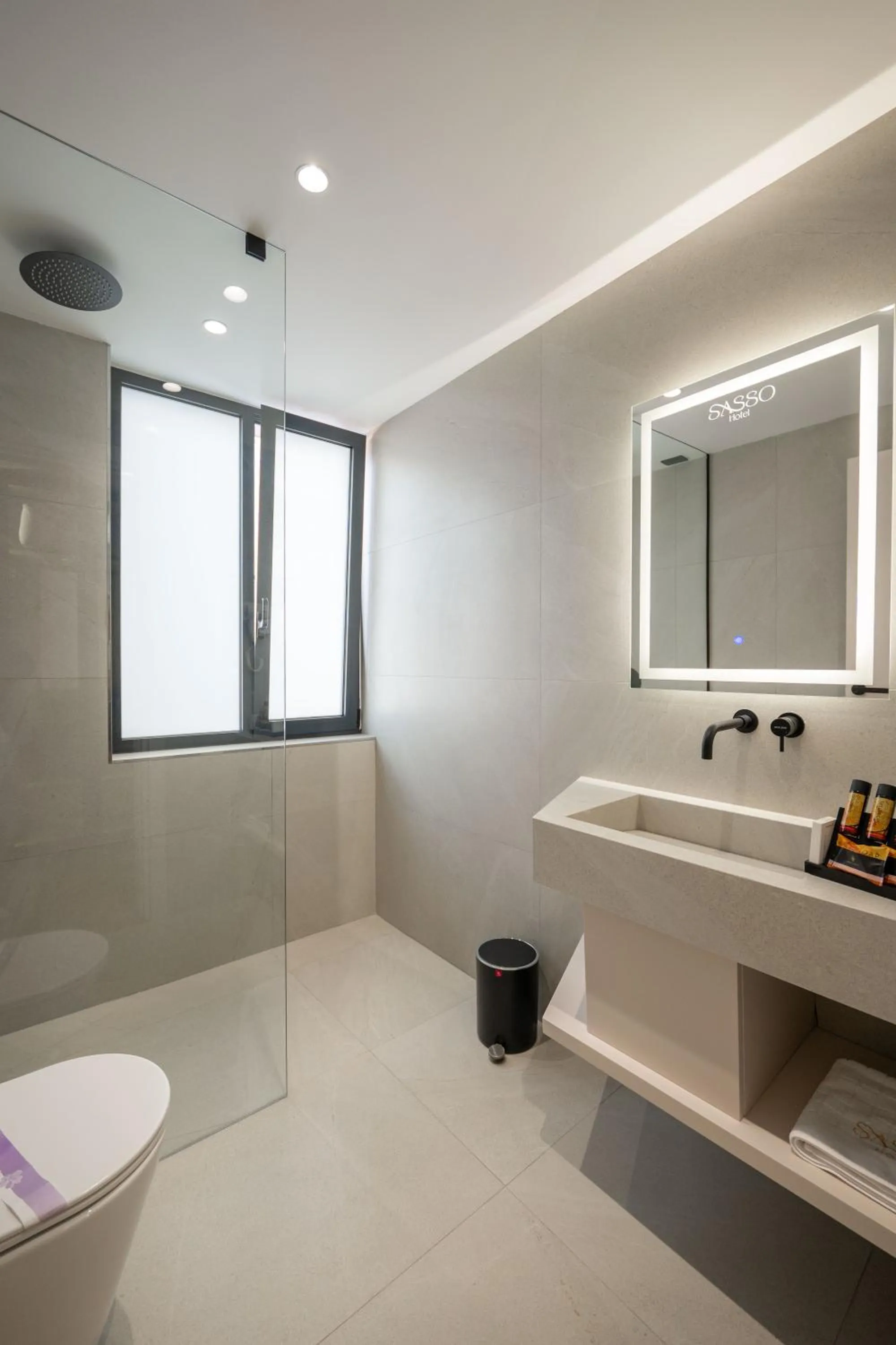 Shower in SASSO Hotel