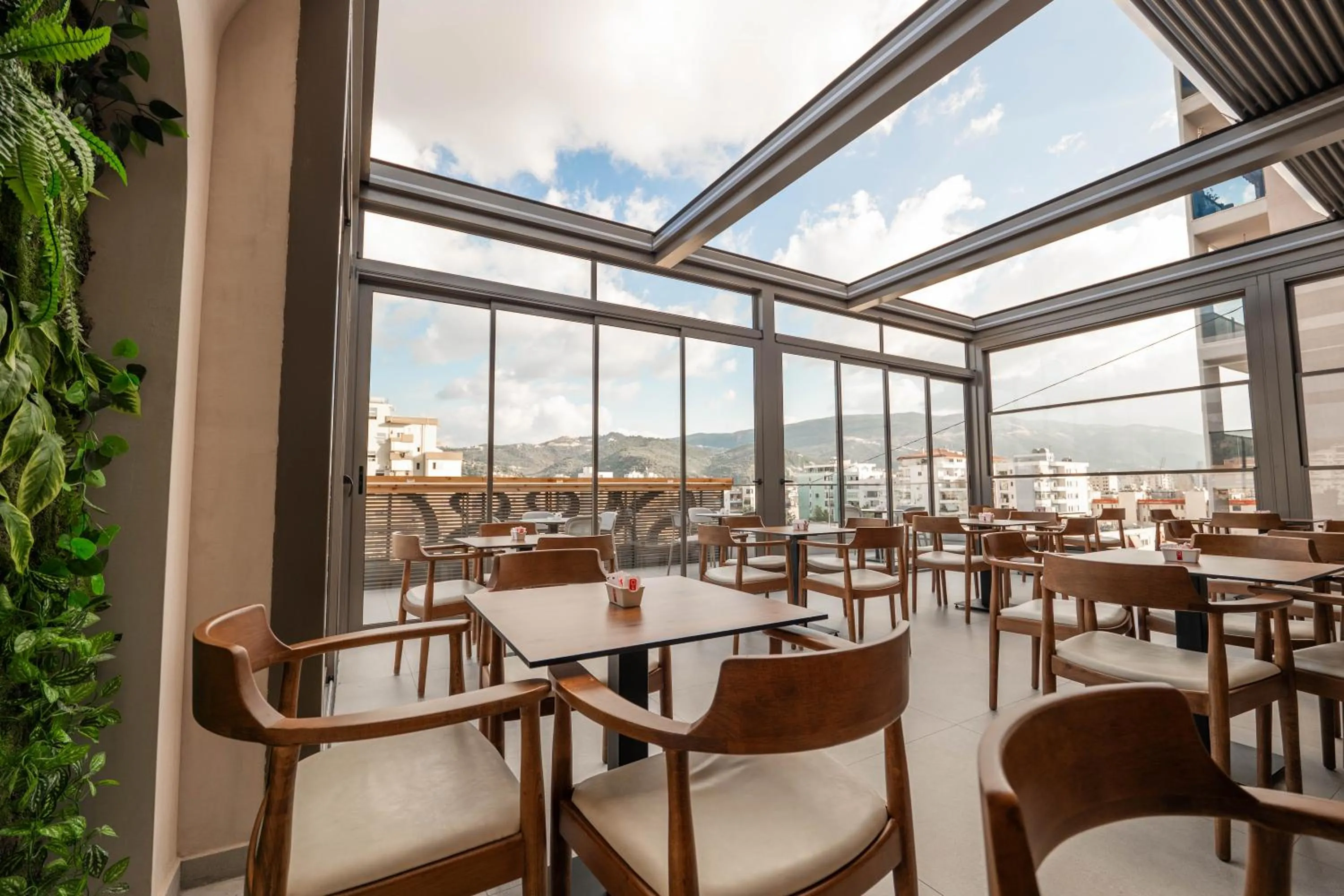 Restaurant/places to eat in SASSO Hotel