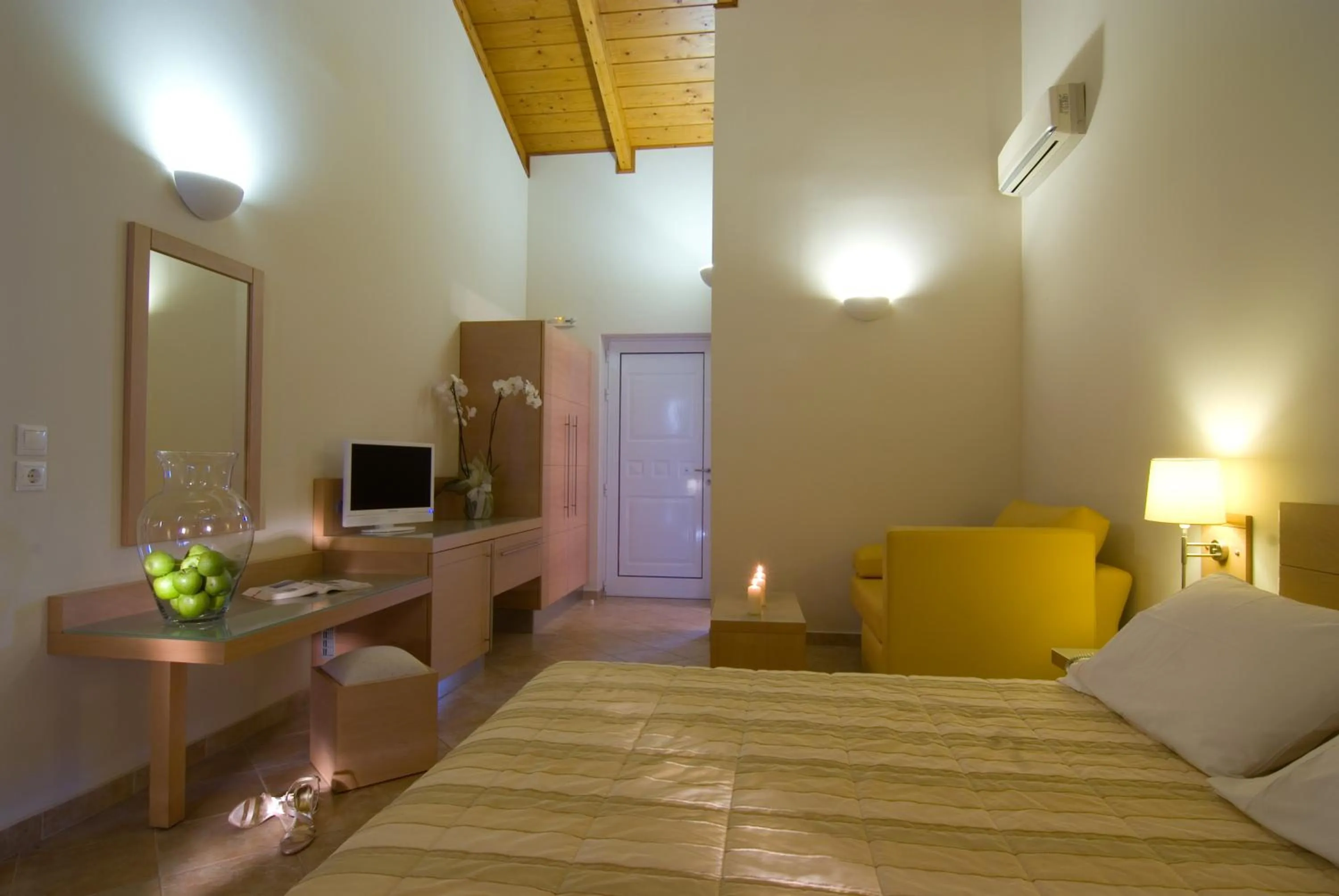 Bed in Verde Al Mare Boutique Hotel