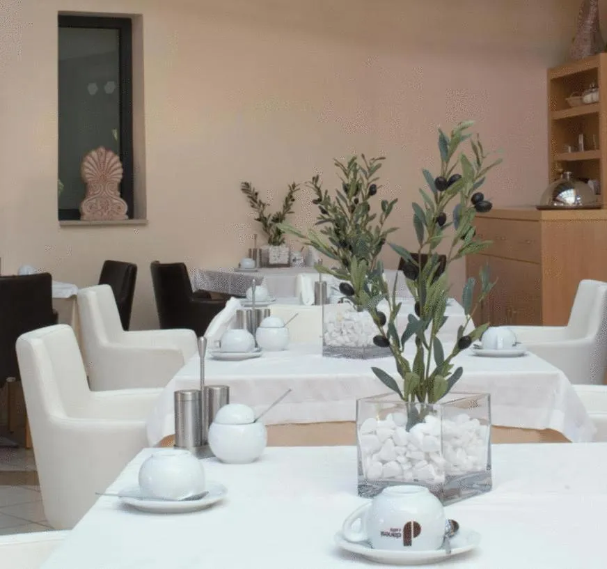 Restaurant/places to eat in Verde Al Mare Boutique Hotel