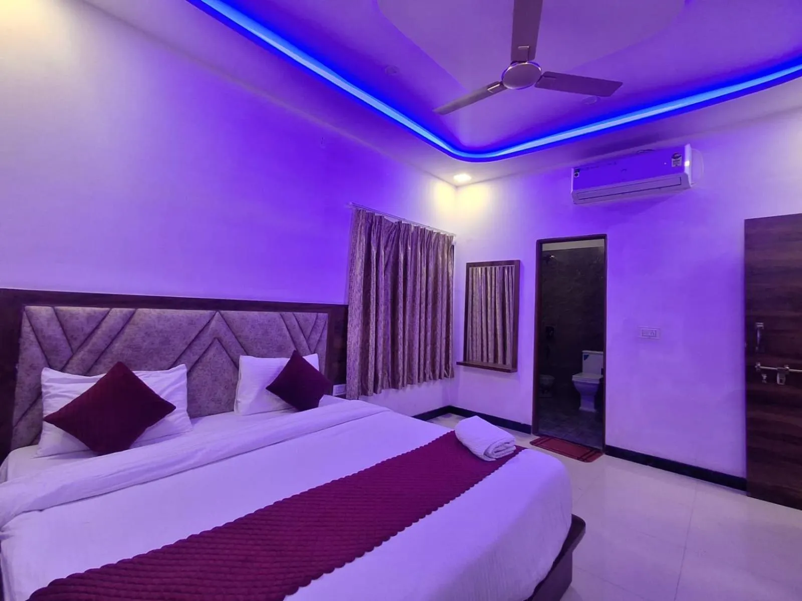 Bed in Braham Vatika Resort