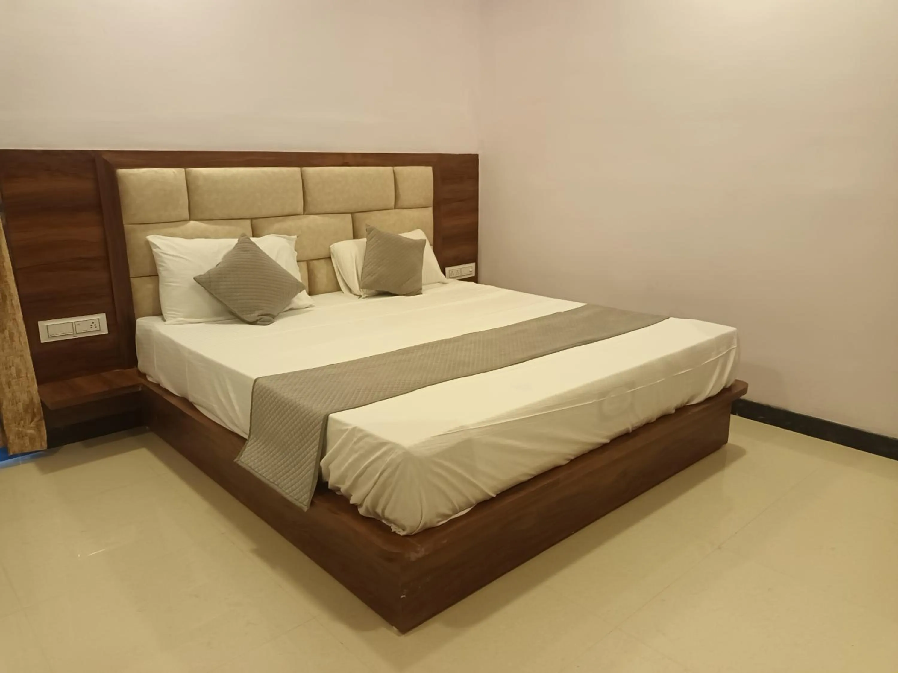 Bed in Braham Vatika Resort