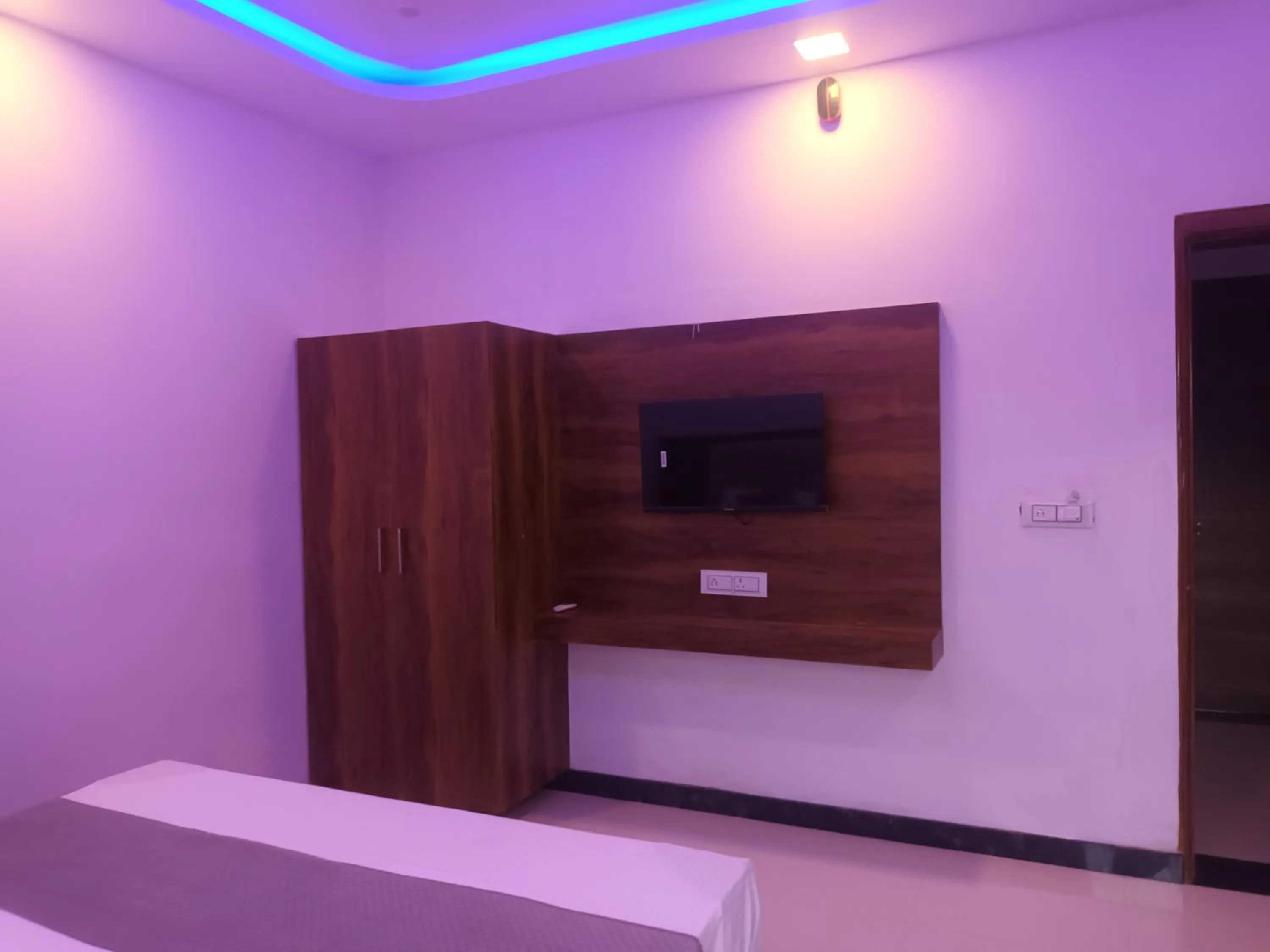 Bed in Braham Vatika Resort