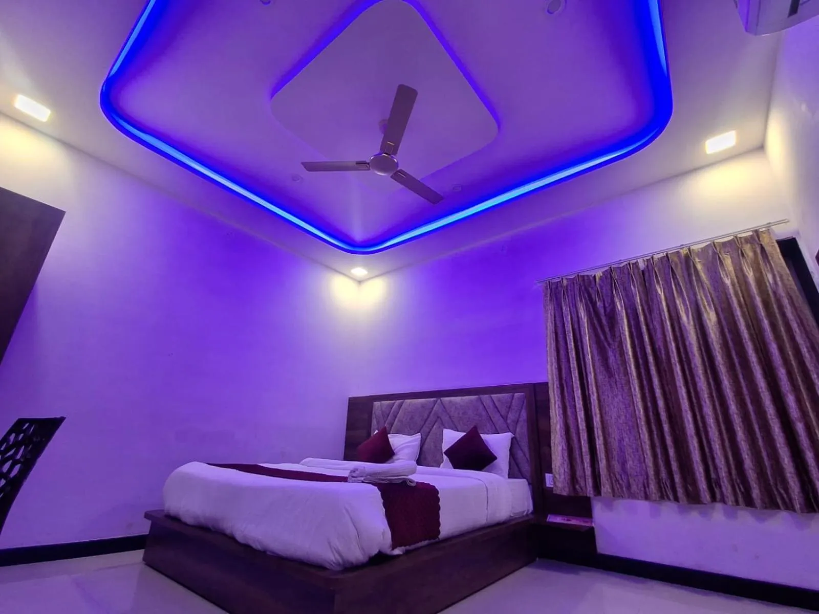 Bed in Braham Vatika Resort