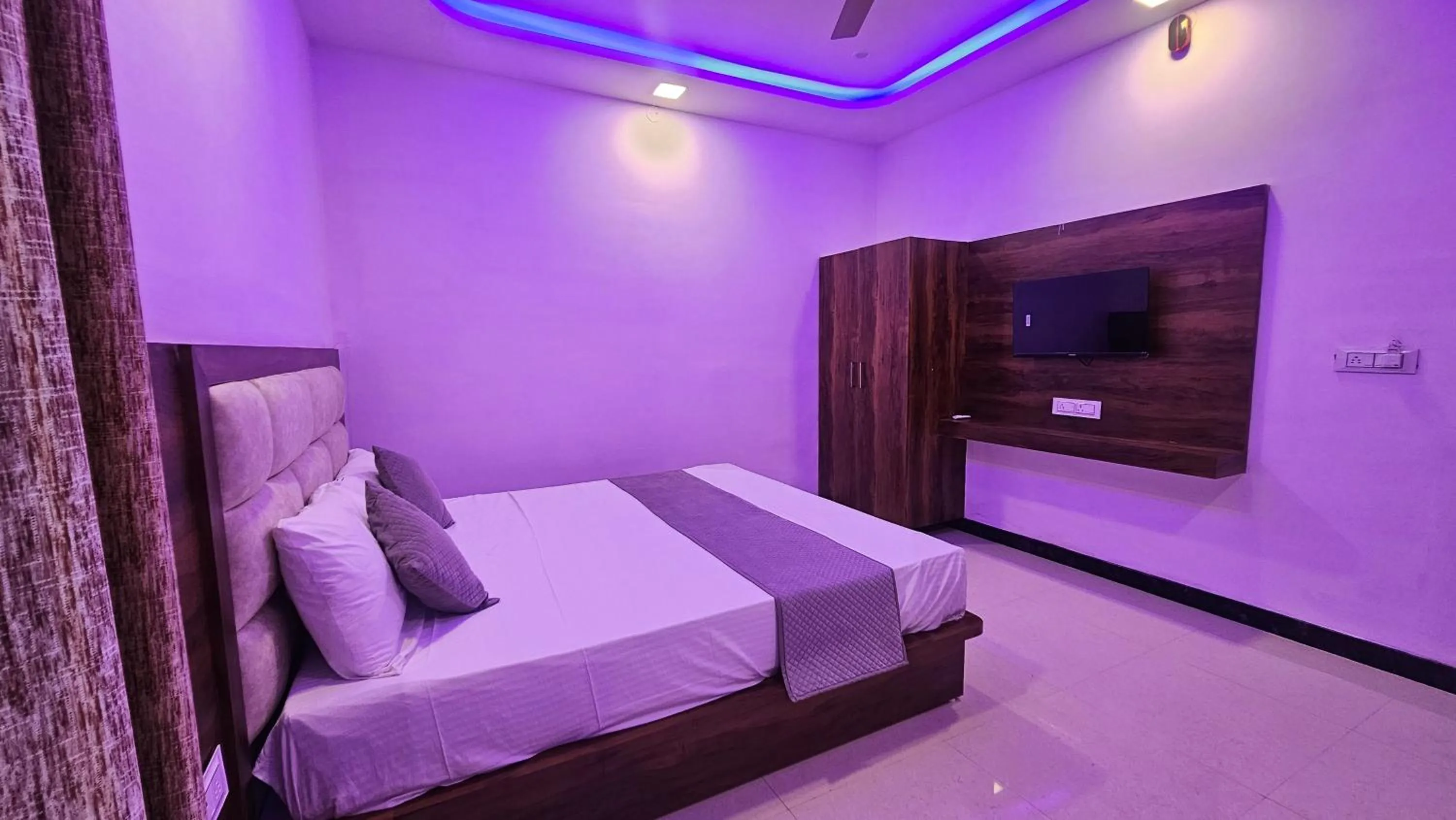 Communal lounge/ TV room, Bed in Braham Vatika Resort