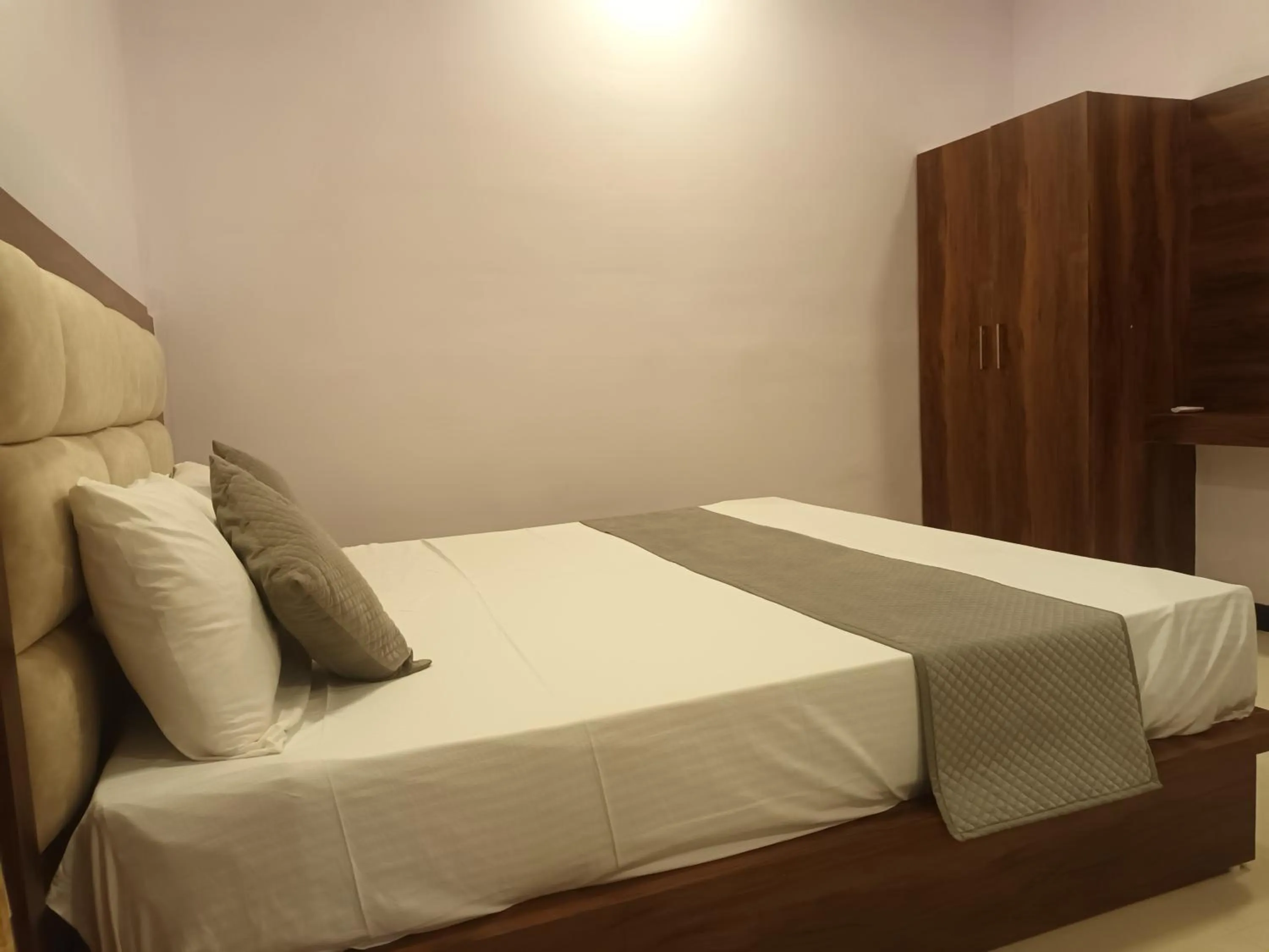 Bed in Braham Vatika Resort