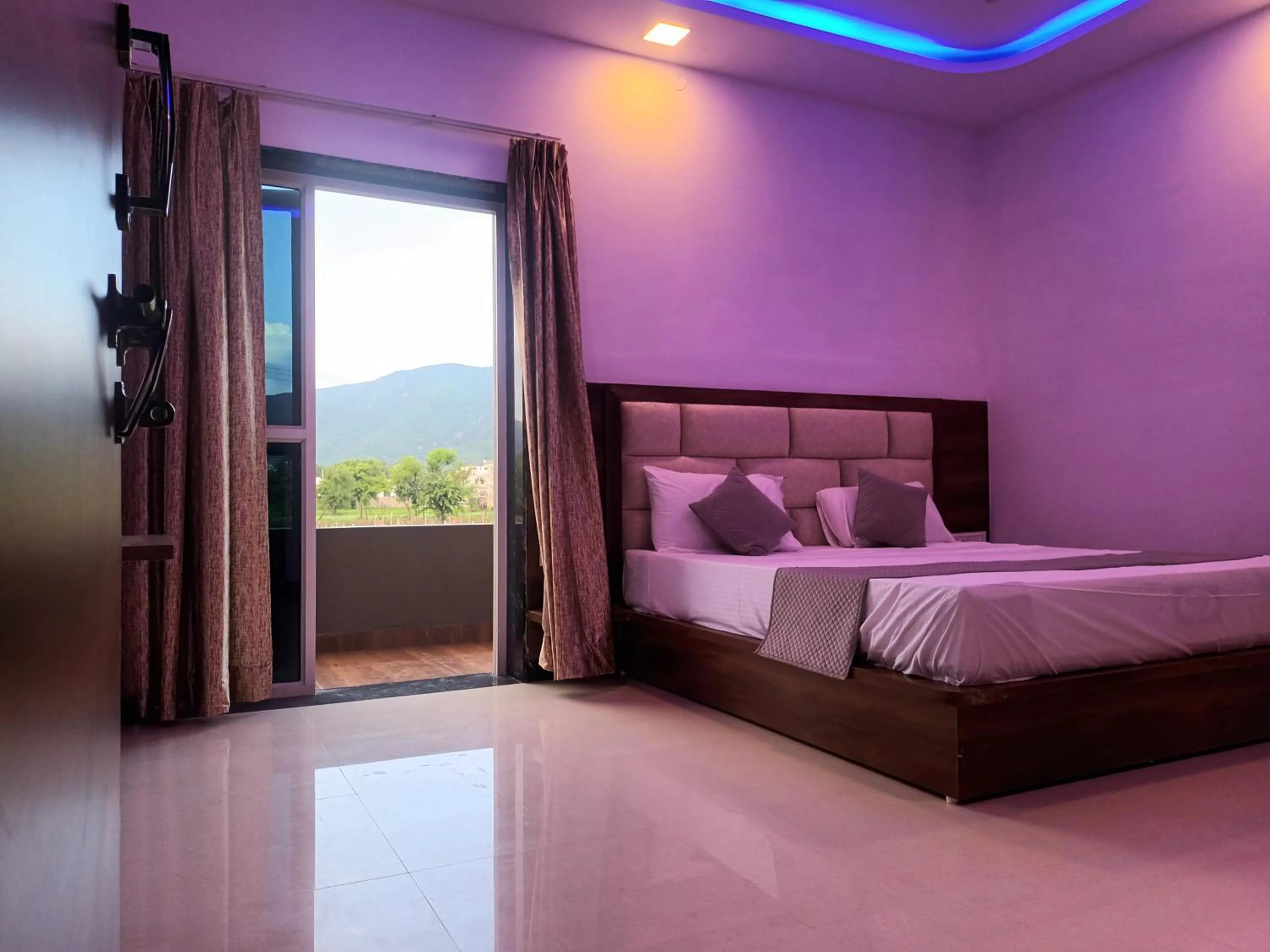 Bed in Braham Vatika Resort