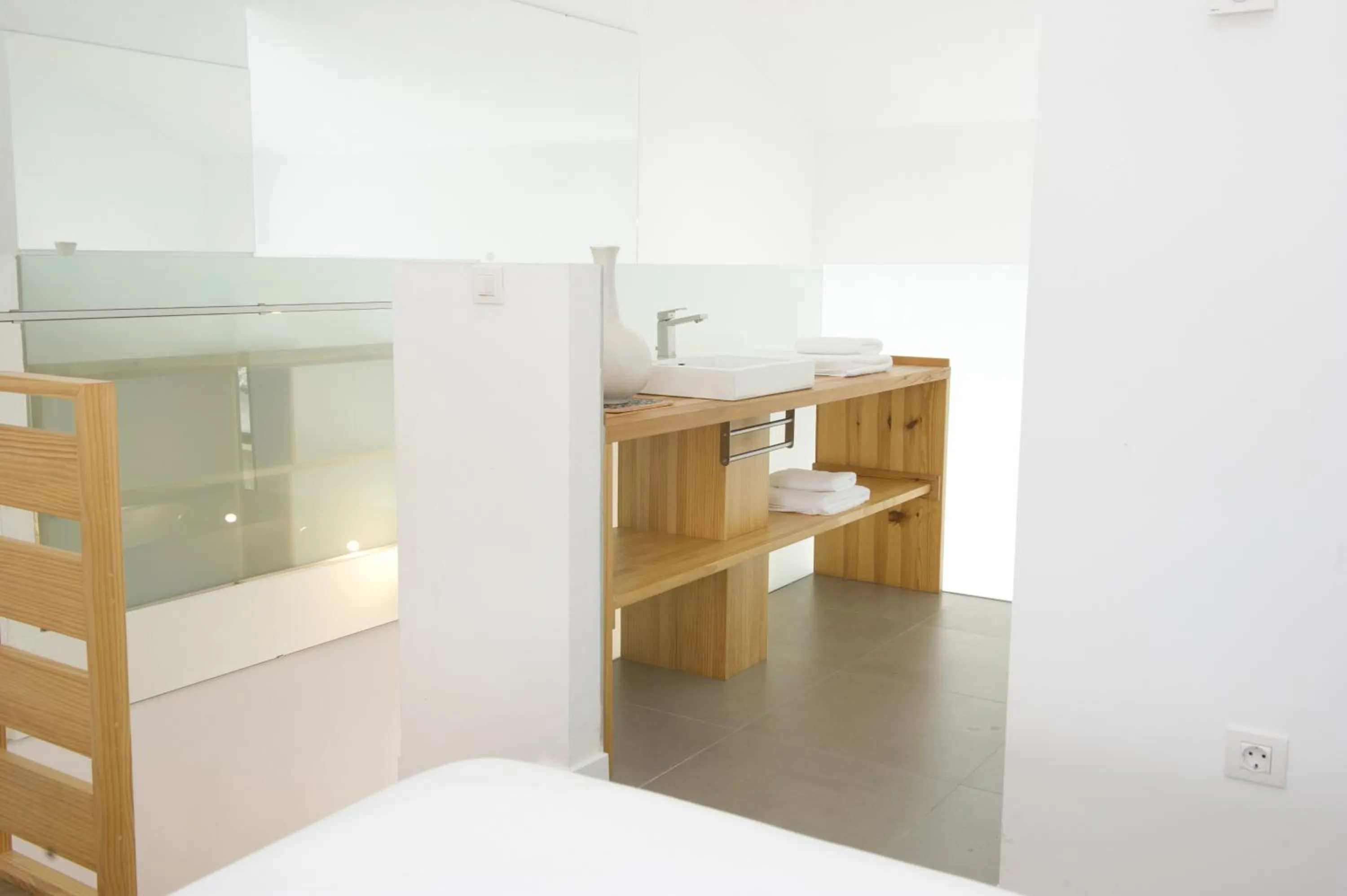 Bathroom, Bed in Smart Suites Albaicin