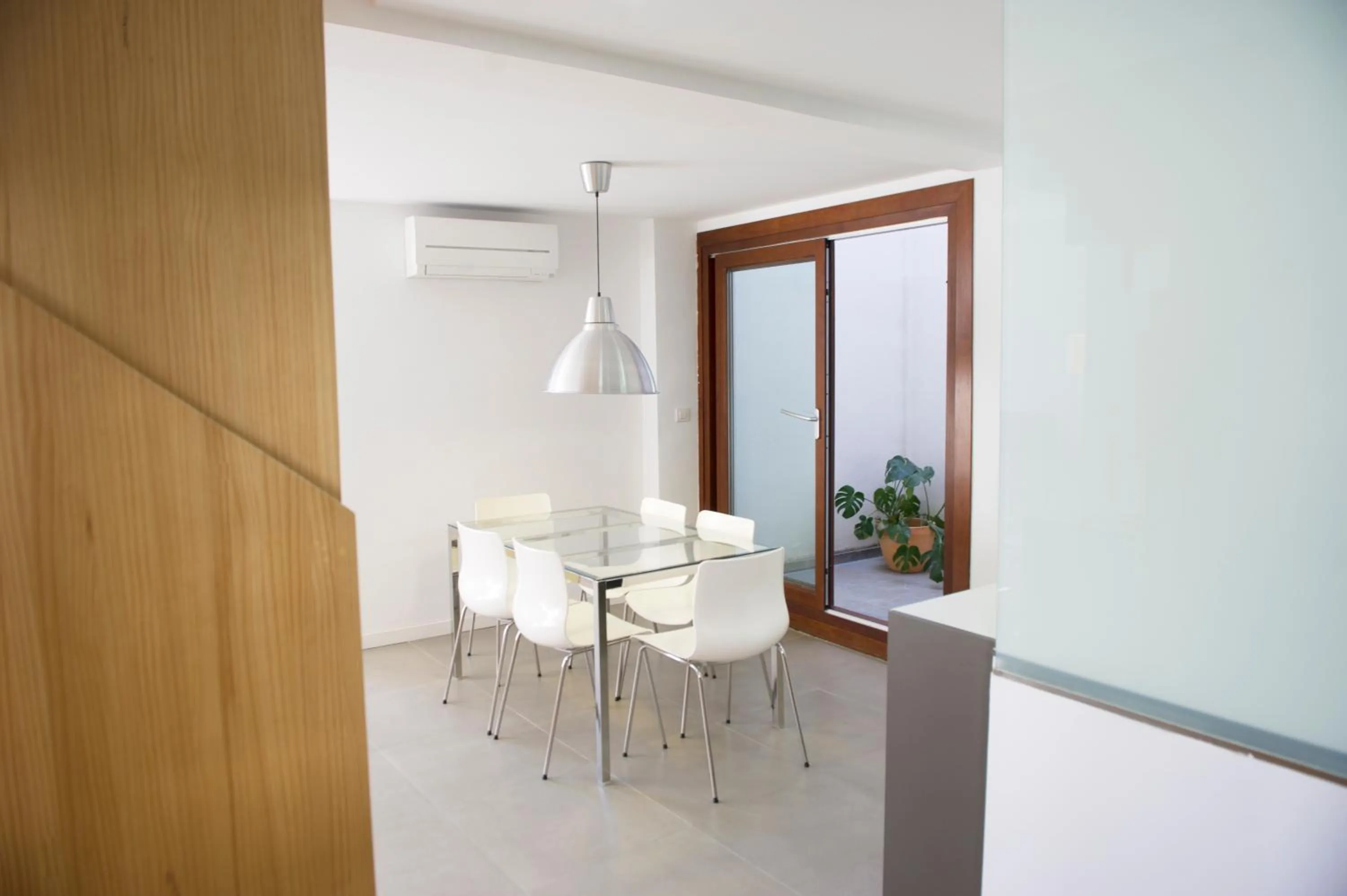 Dining area in Smart Suites Albaicin