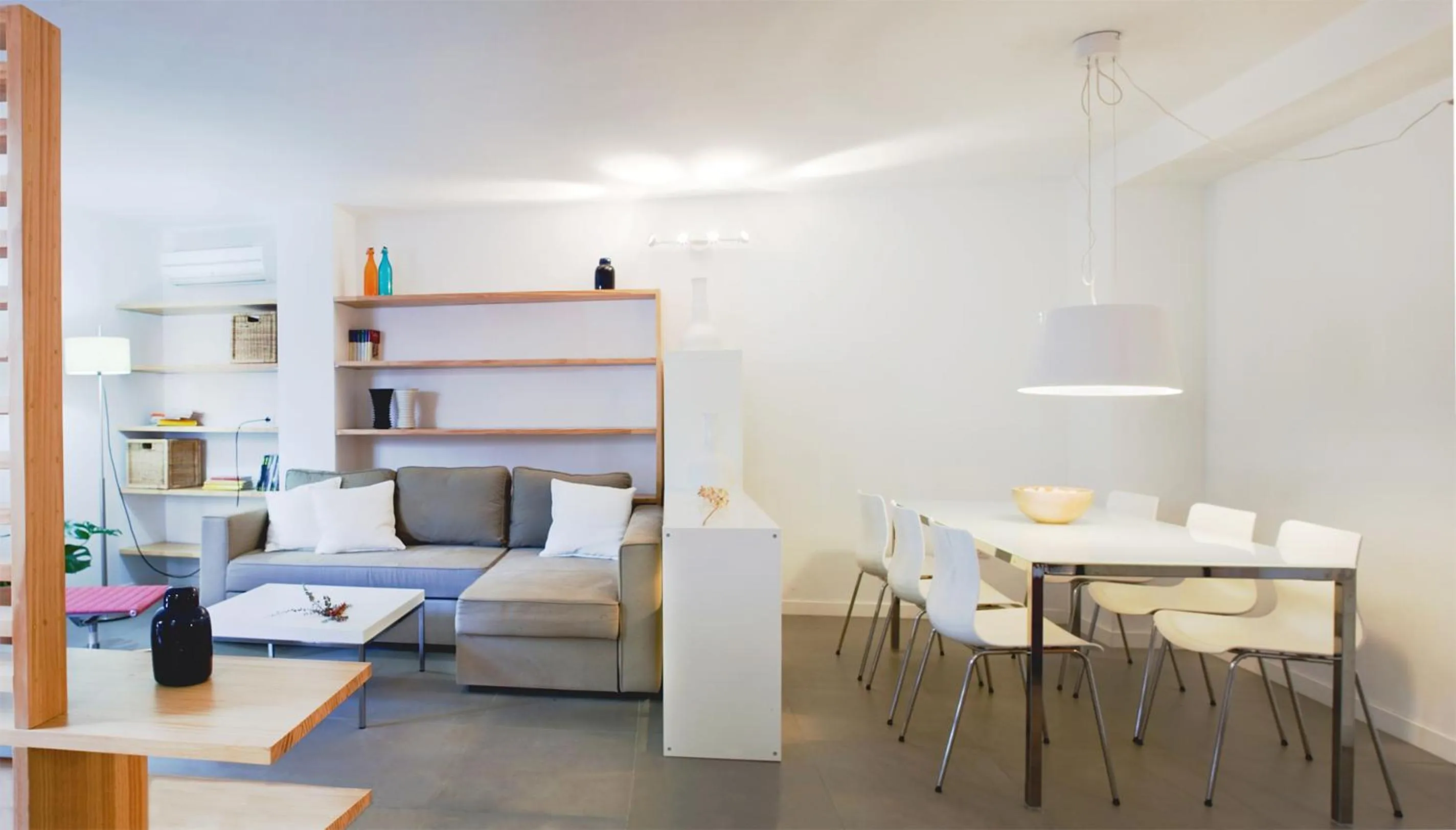 Dining area in Smart Suites Albaicin