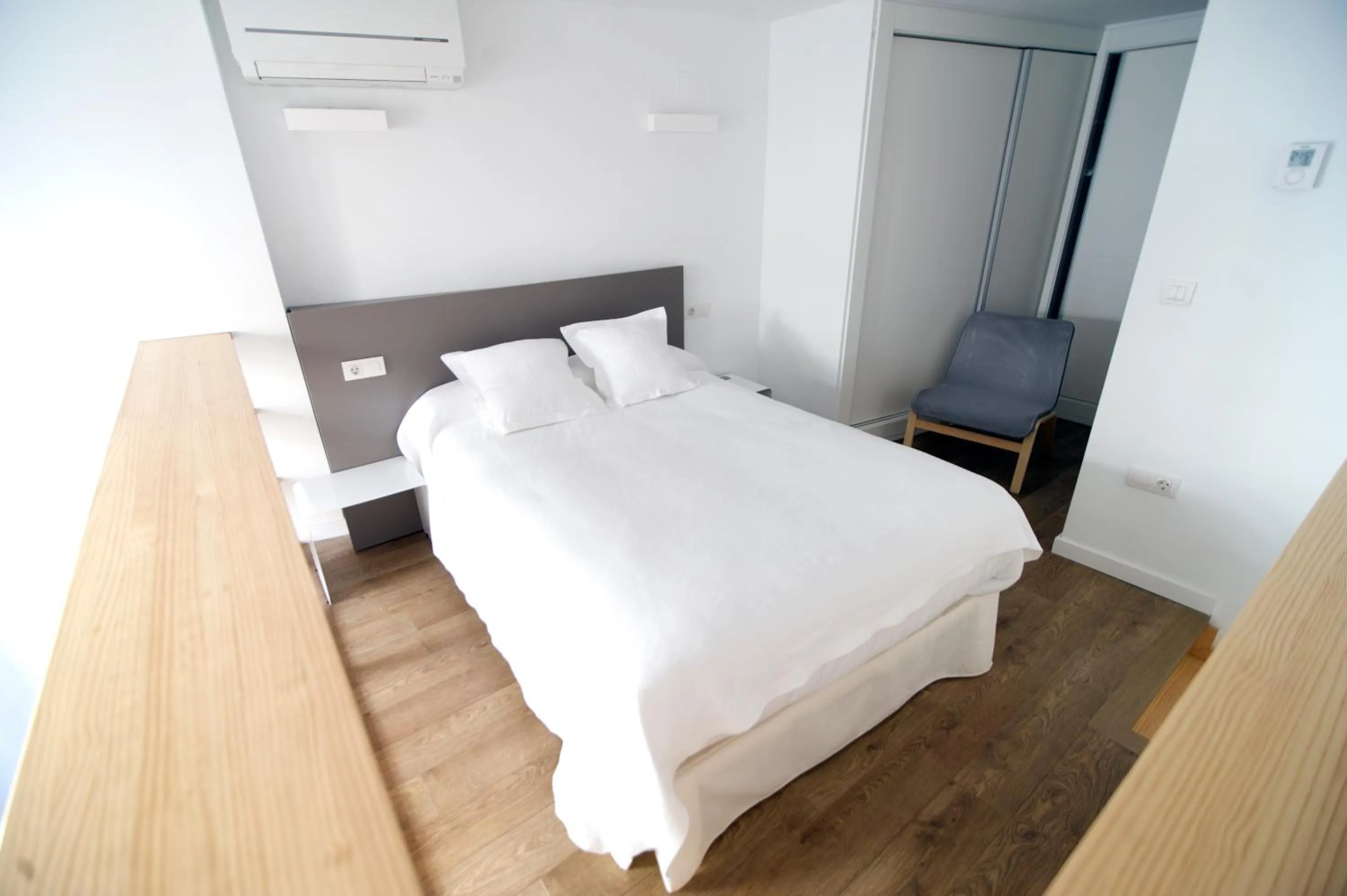 Bed in Smart Suites Albaicin
