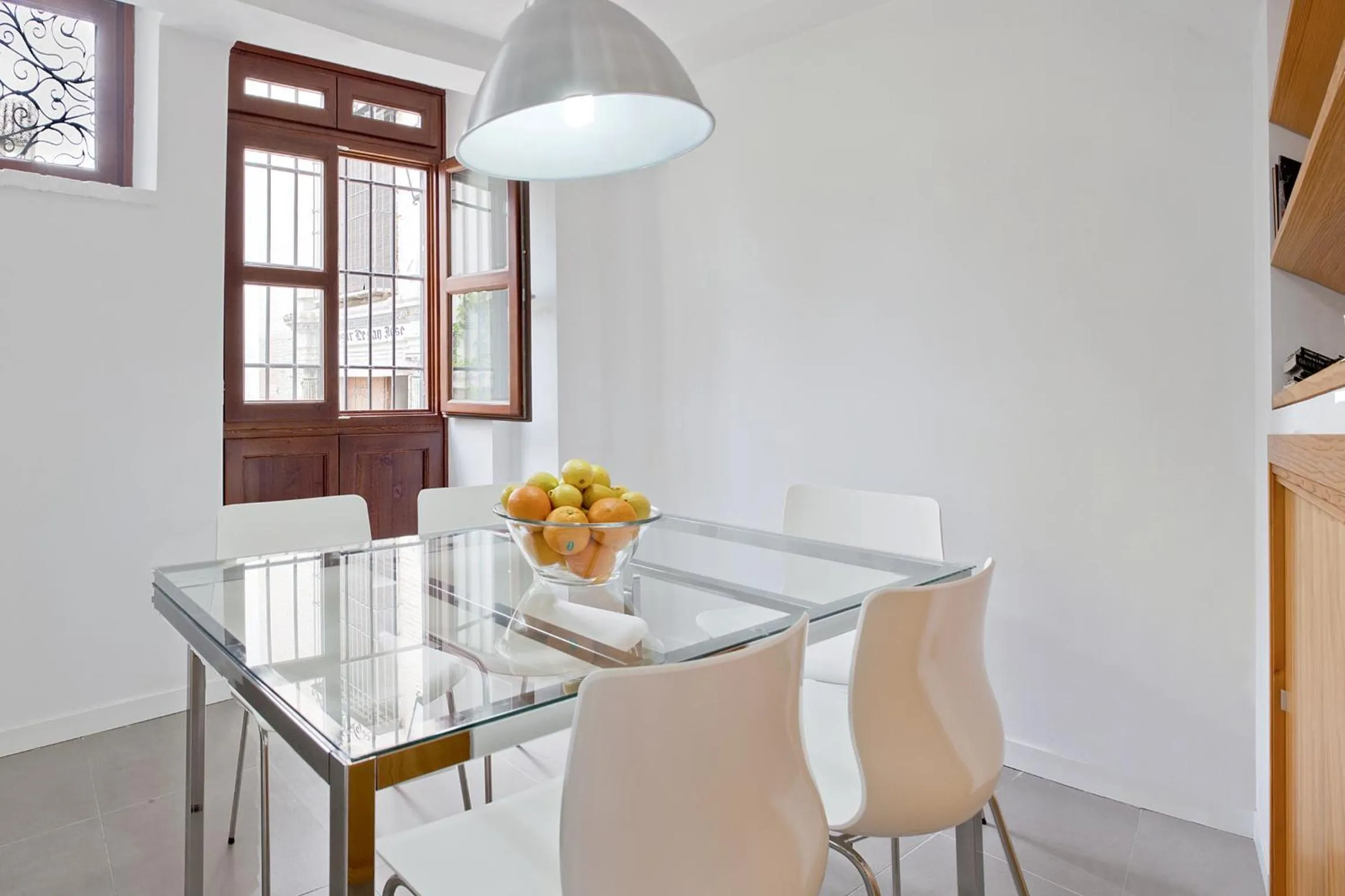 Dining area in Smart Suites Albaicin