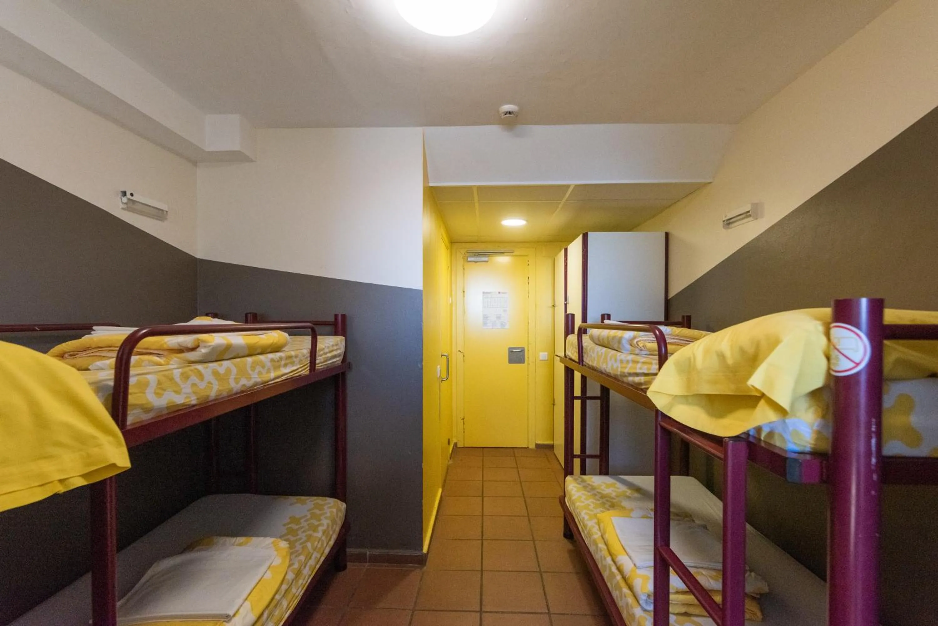 Restaurant/places to eat, Bed in Alberg Núria Xanascat