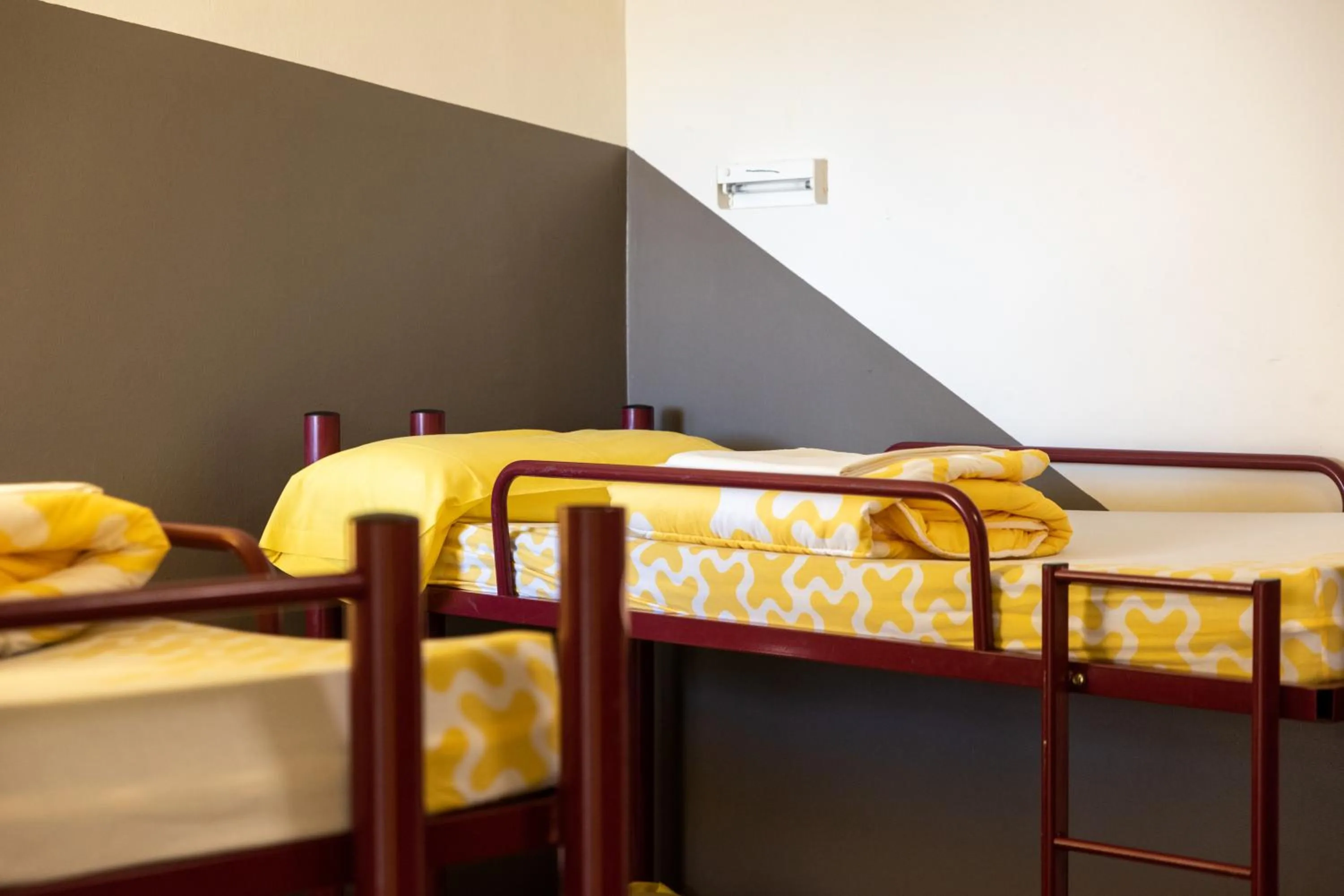Property building, Bed in Alberg Núria Xanascat