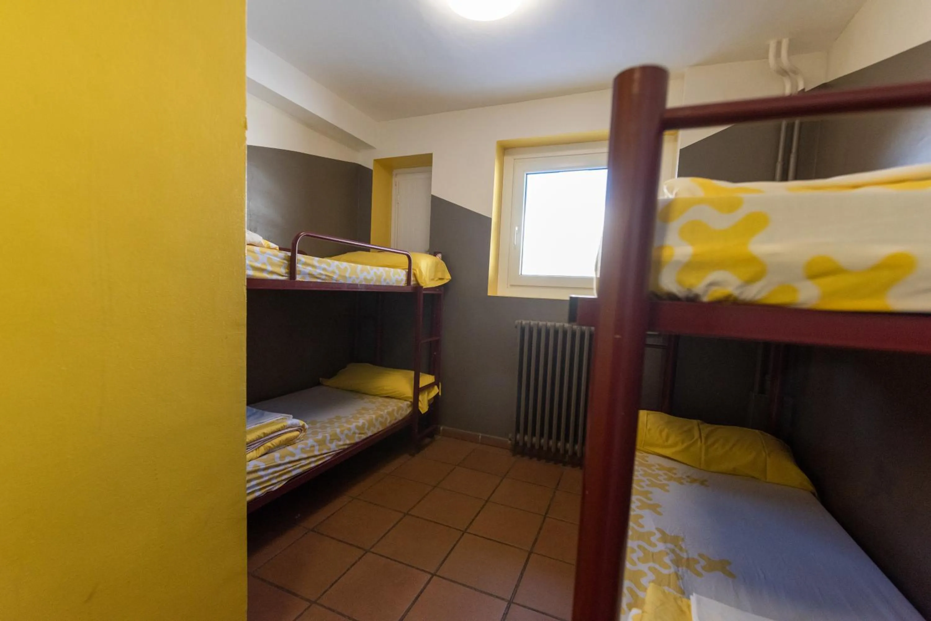 Property building, Bed in Alberg Núria Xanascat
