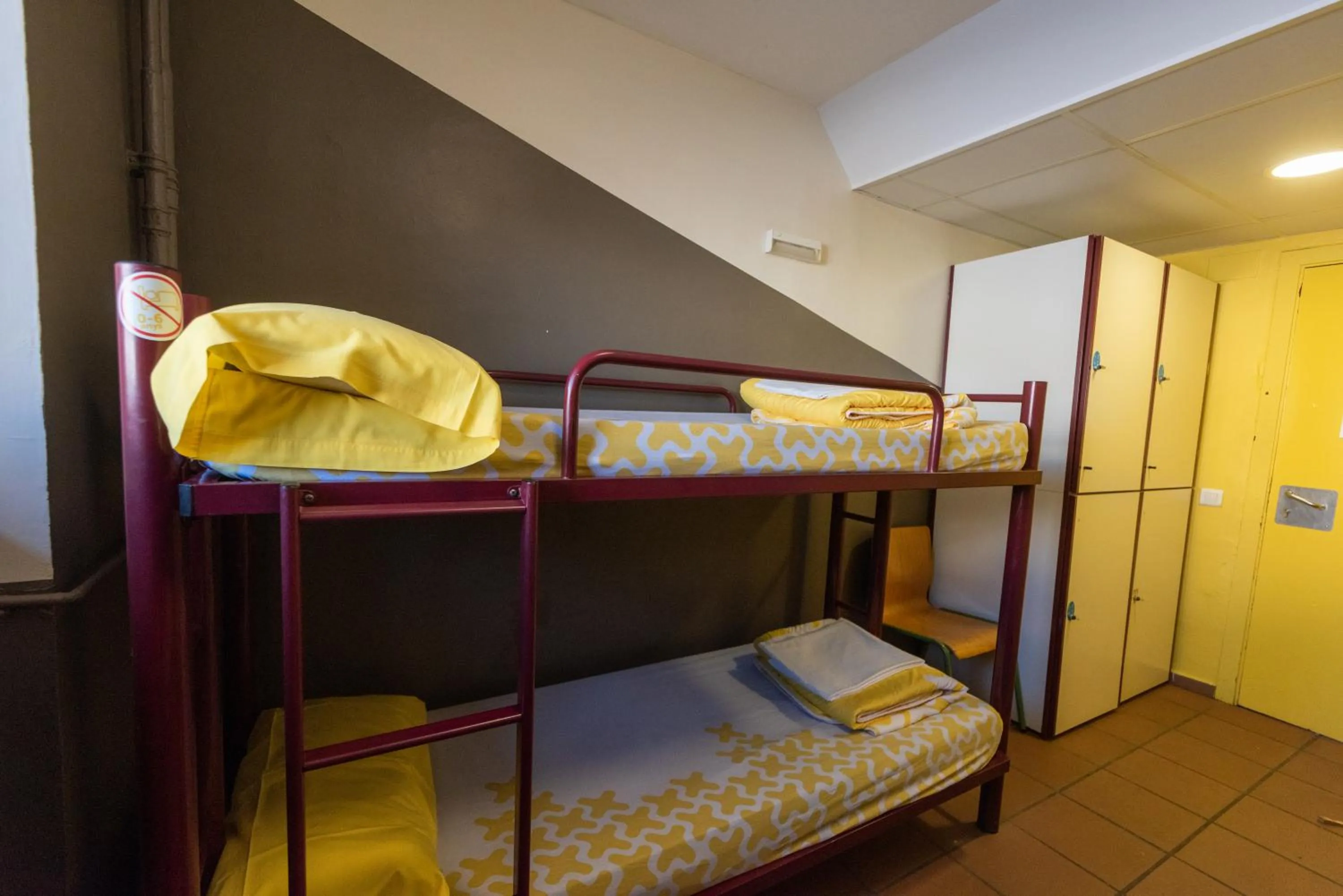 Property building, Bed in Alberg Núria Xanascat