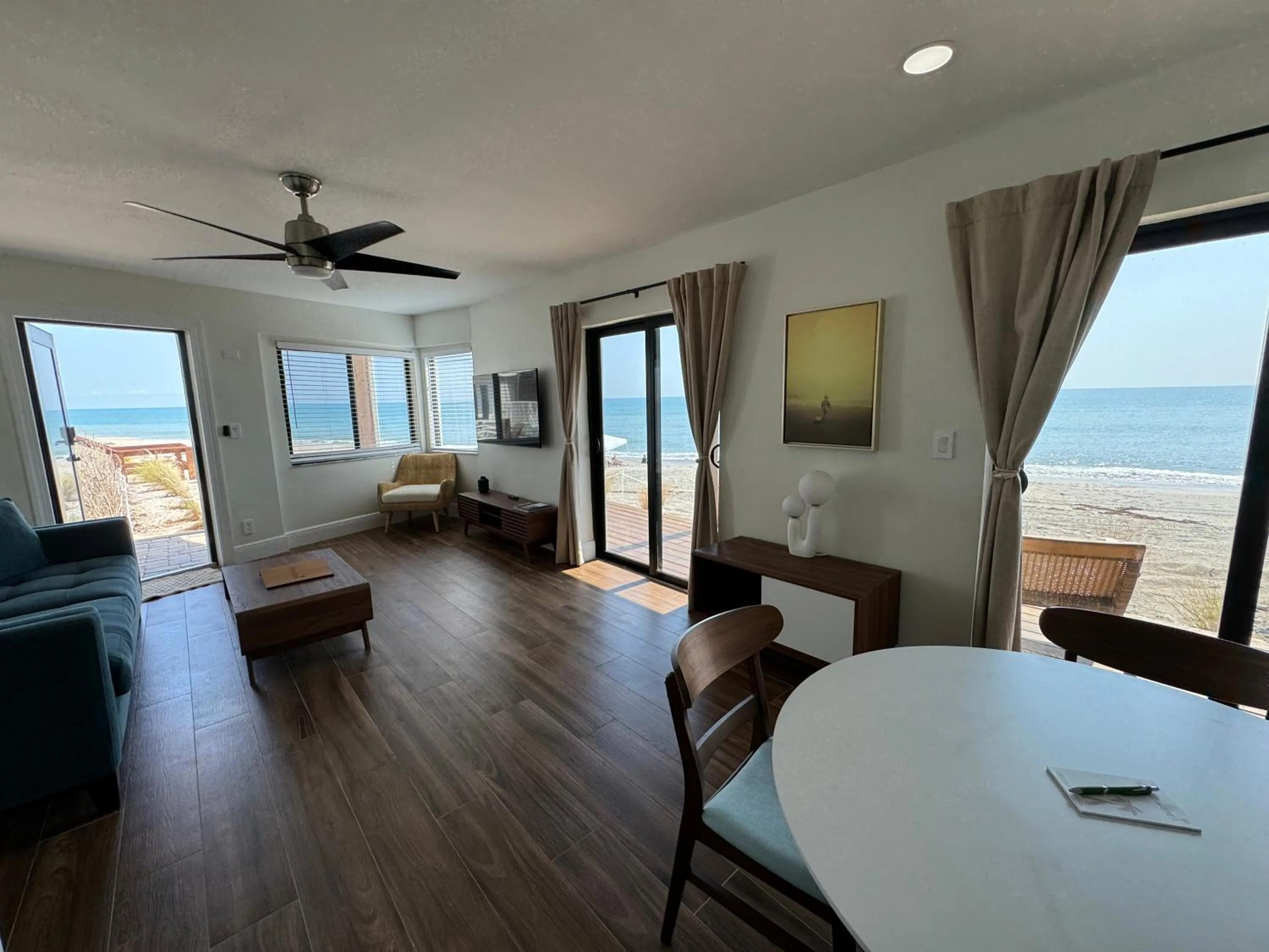 Living room in Melbourne Beach Resort & Surf Club