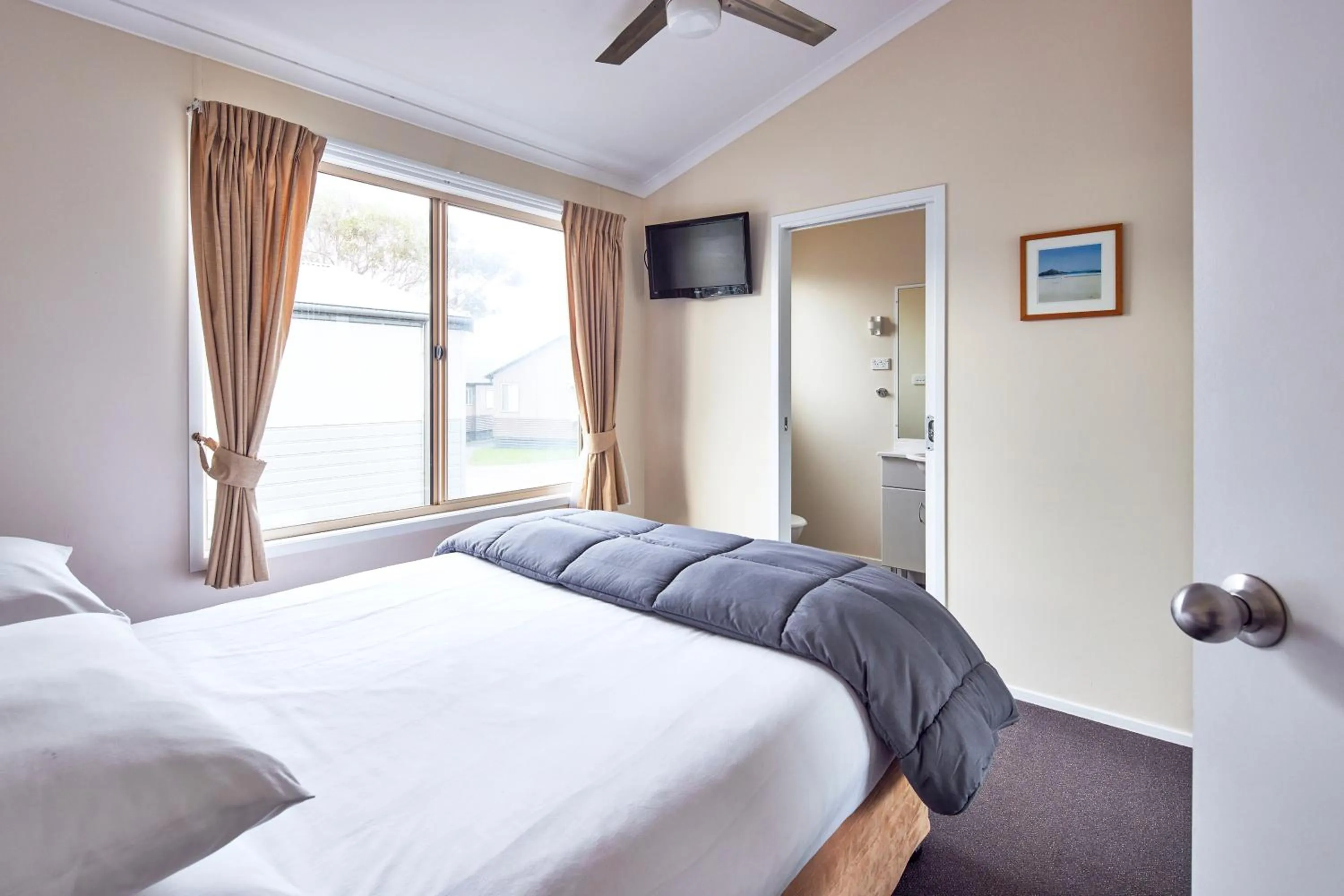 Bedroom, Bed in NRMA Merimbula Beach Holiday Resort