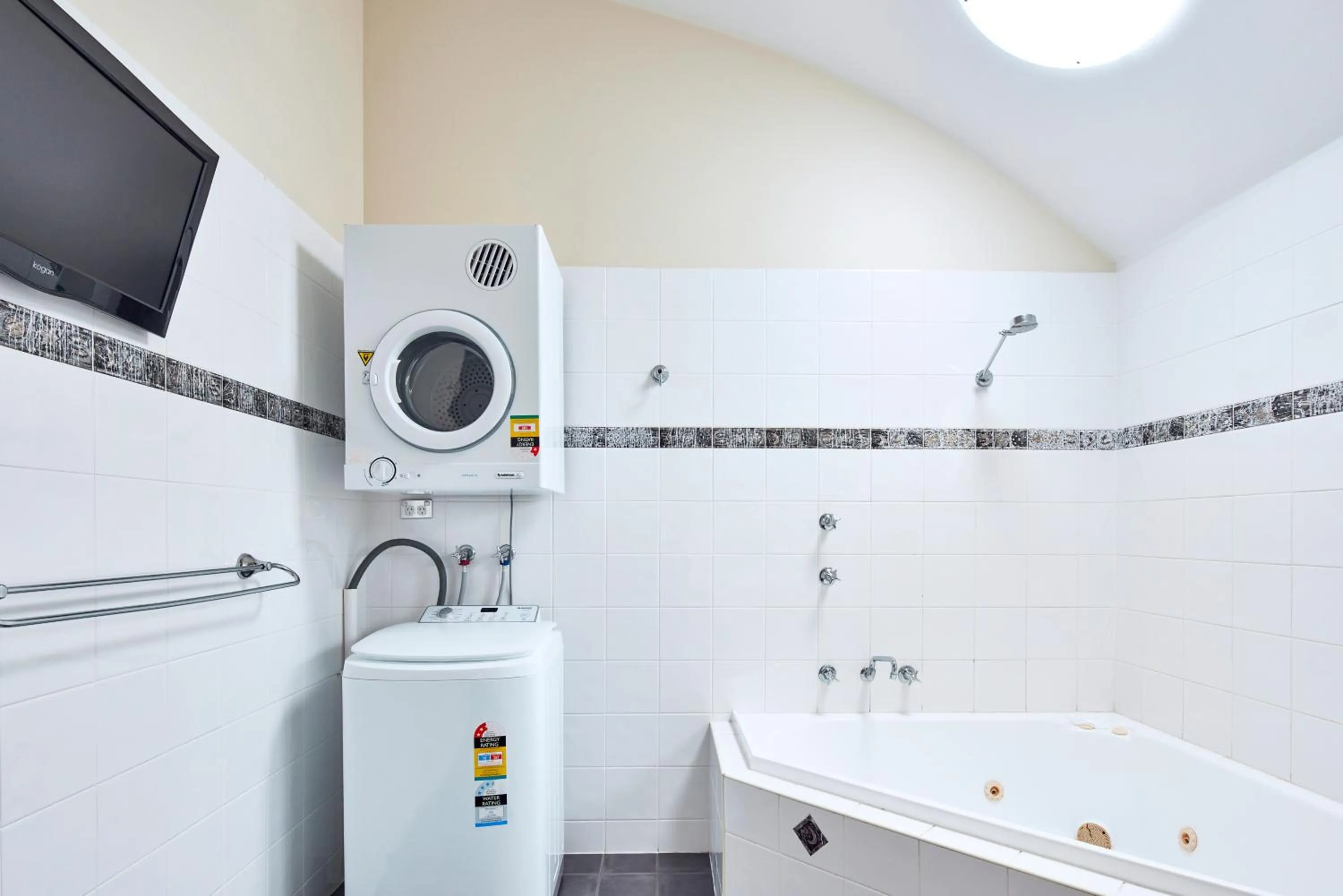 Bathroom in NRMA Merimbula Beach Holiday Resort