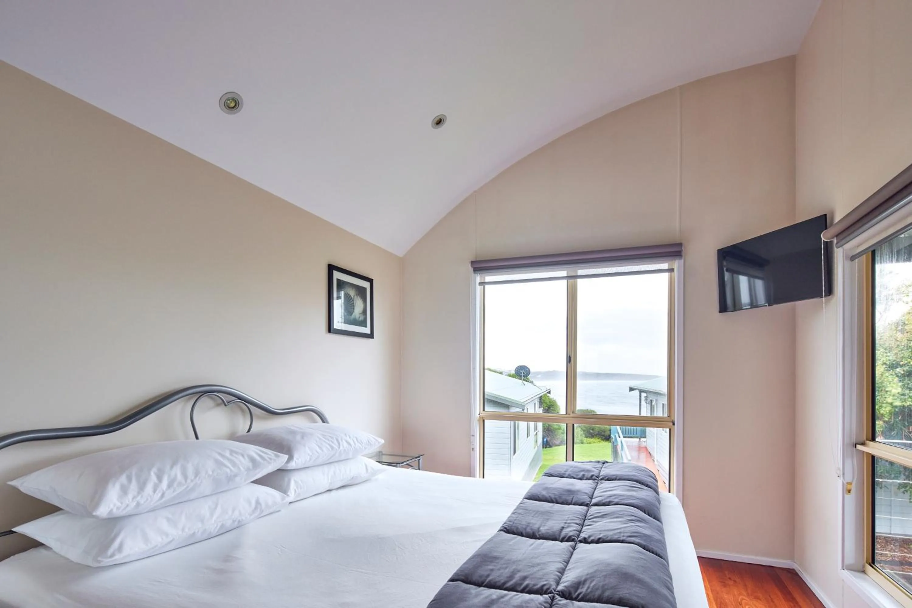 Photo of the whole room, Bed in NRMA Merimbula Beach Holiday Resort