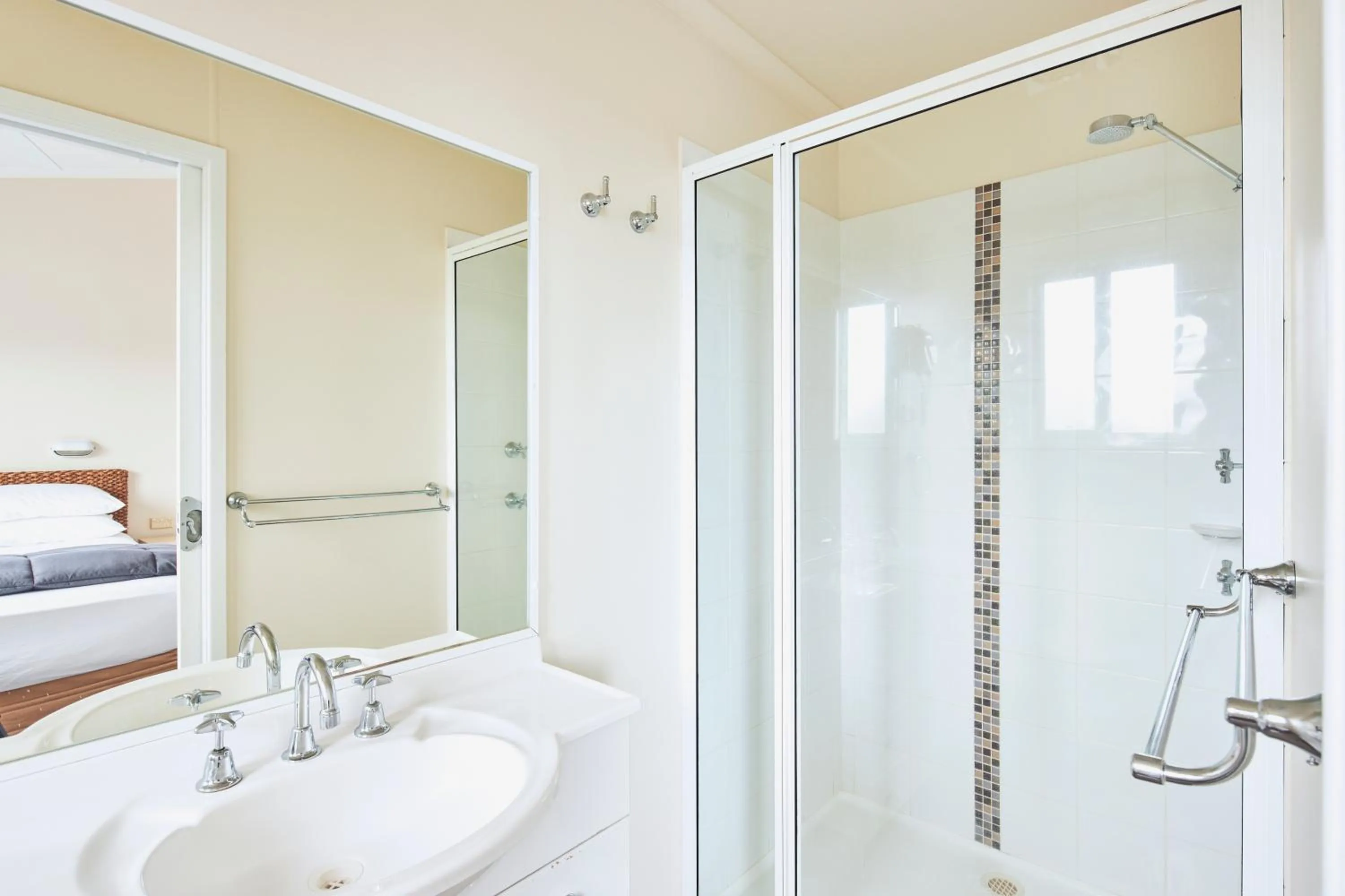 Bathroom, Bed in NRMA Merimbula Beach Holiday Resort