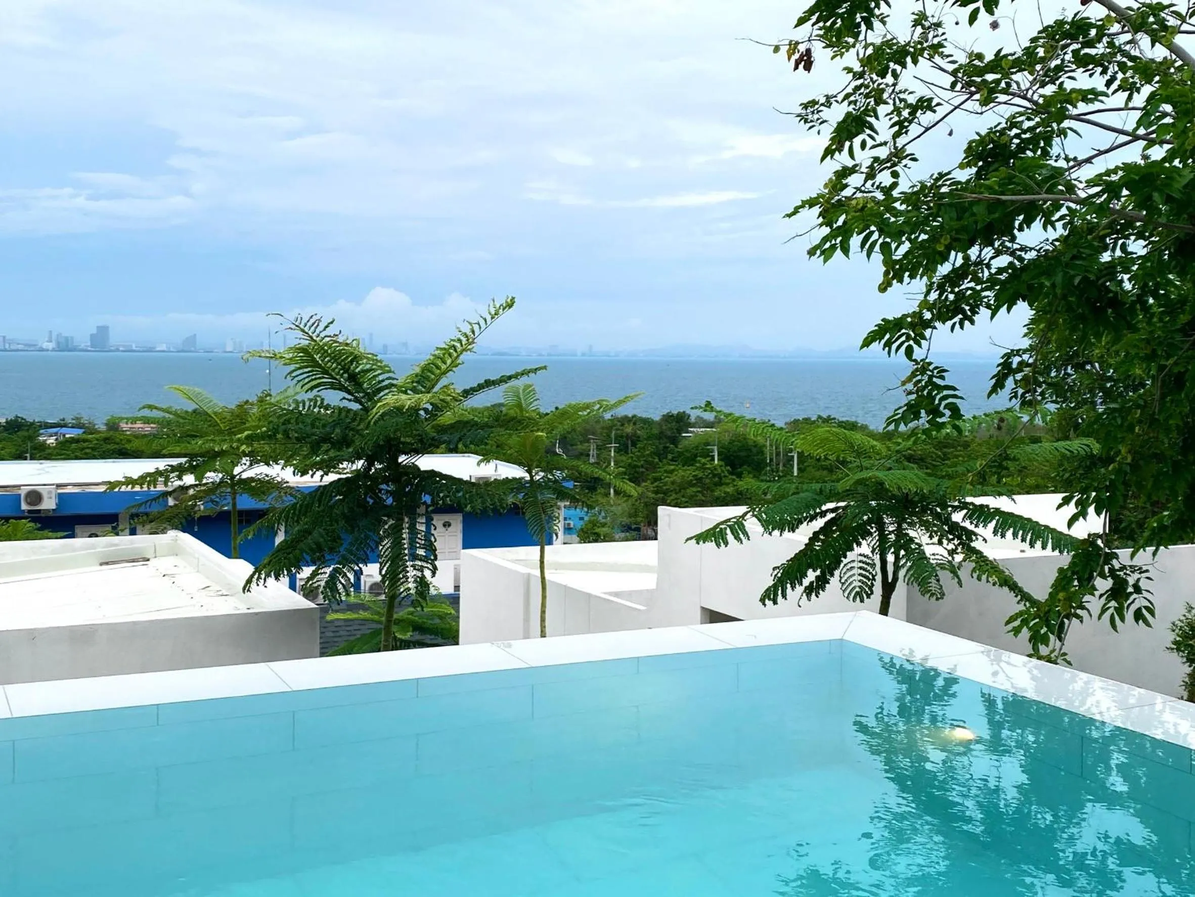 Swimming pool in Pichcha Kohlarn