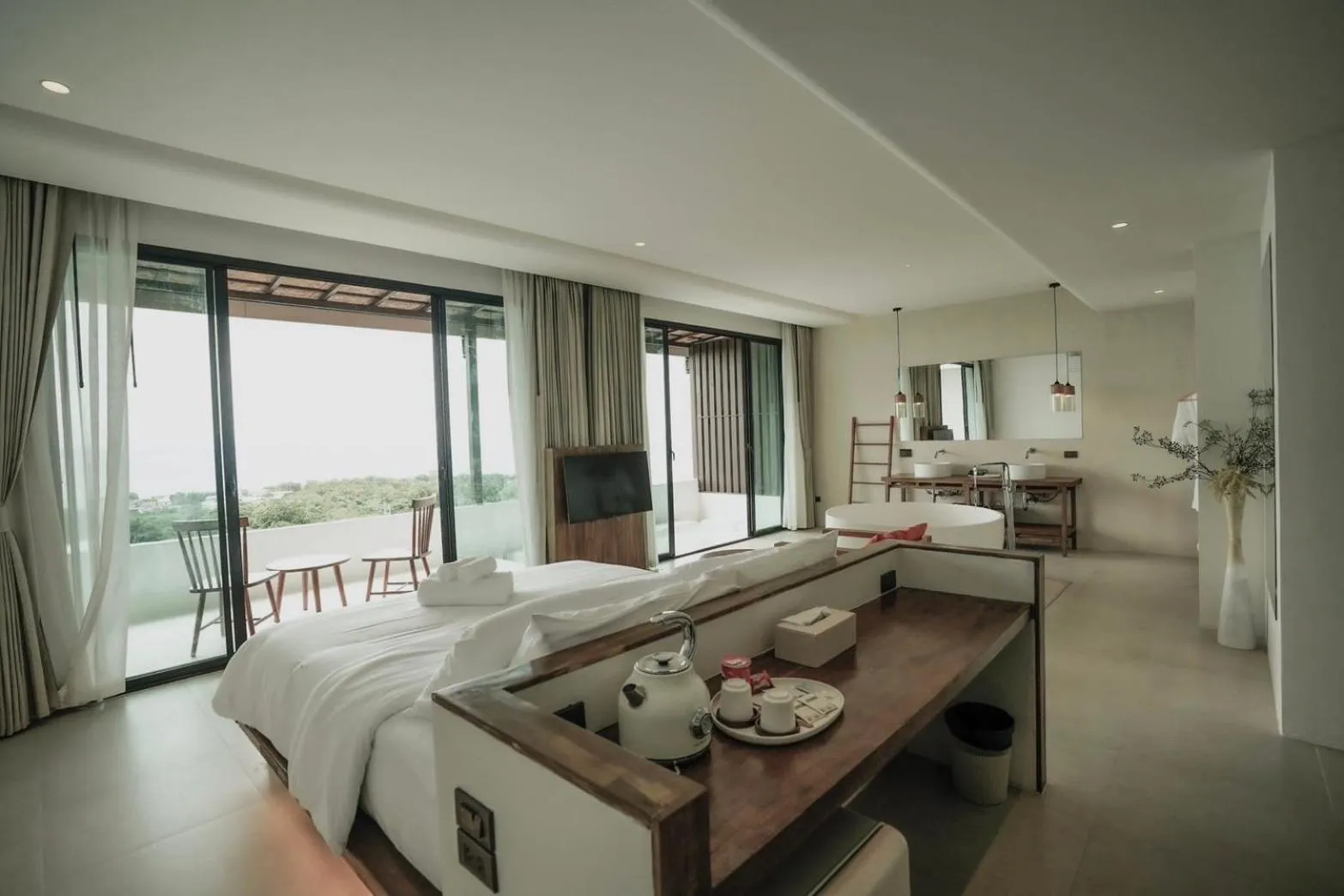 Photo of the whole room, Bed in Pichcha Kohlarn