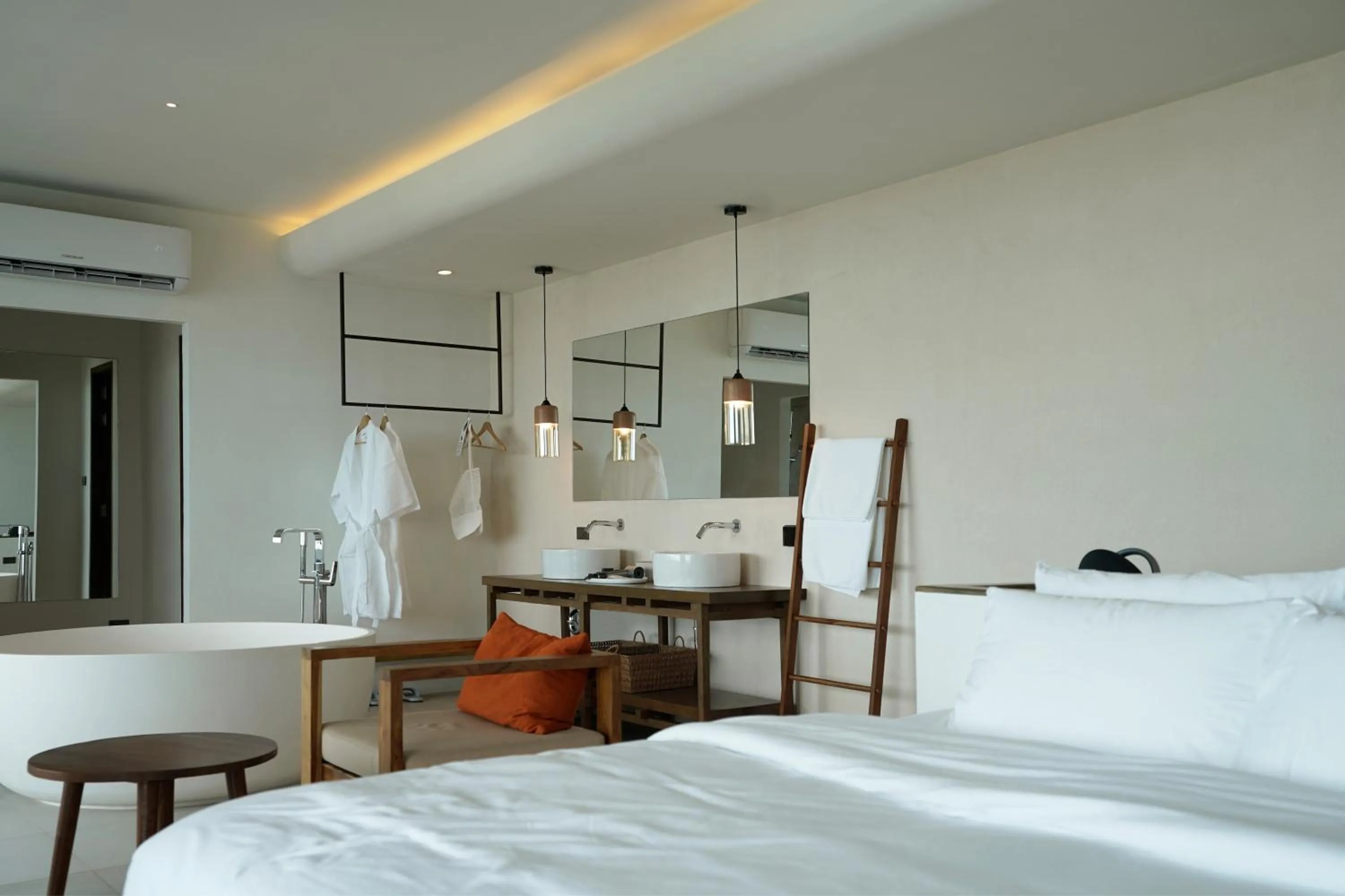 Photo of the whole room, Bed in Pichcha Kohlarn