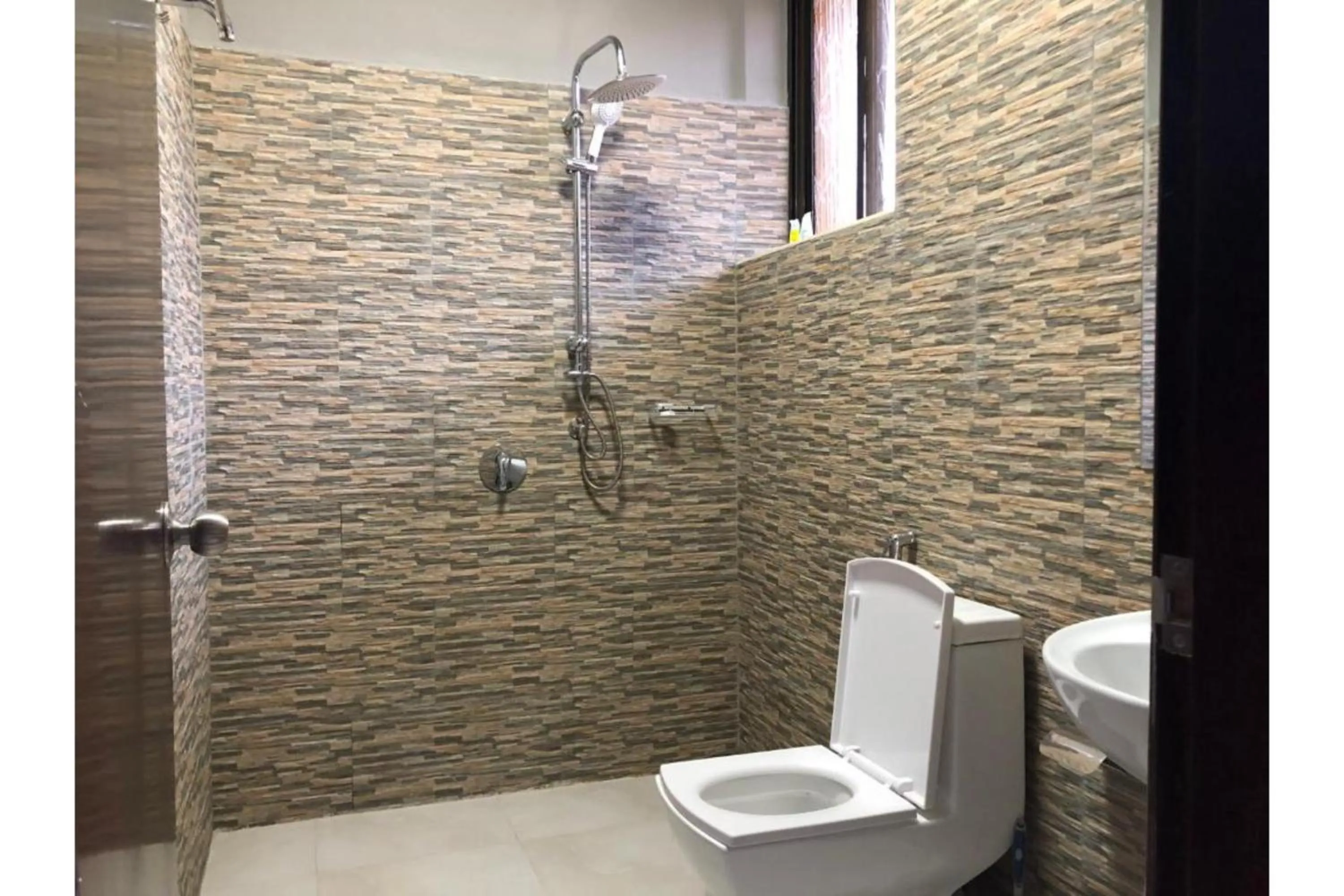 Bathroom in Meley Impala Hotel