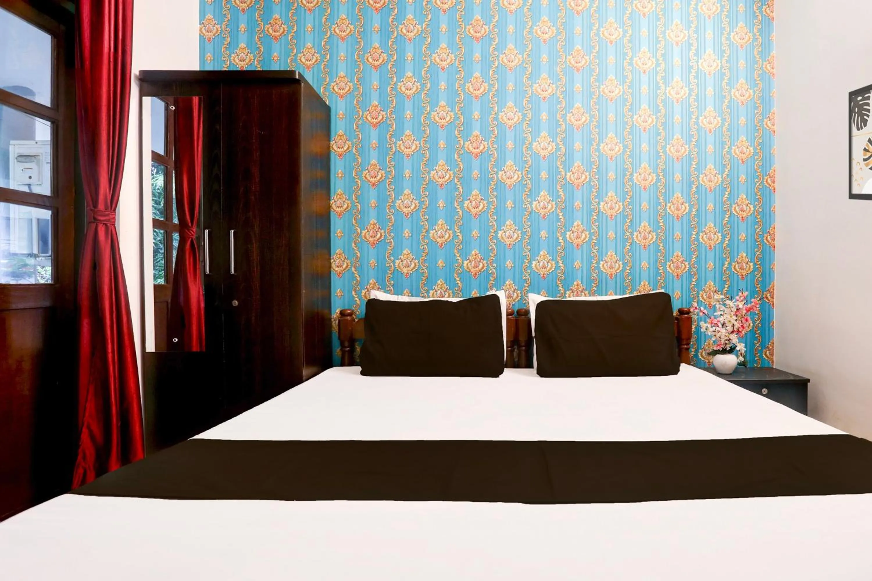 Bedroom, Bed in Hotel O Crystal Beach