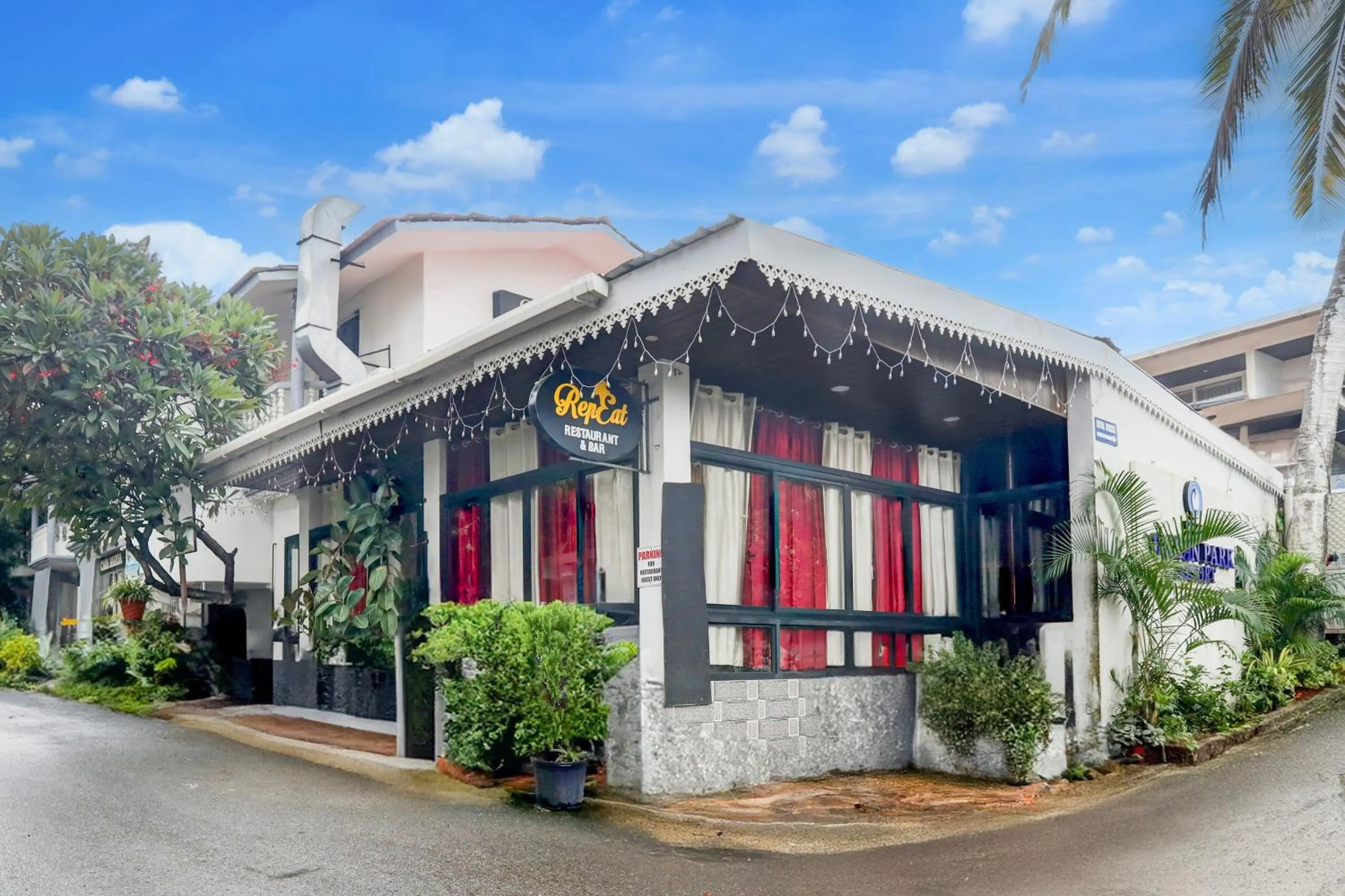 Facade/entrance in Hotel O Crystal Beach