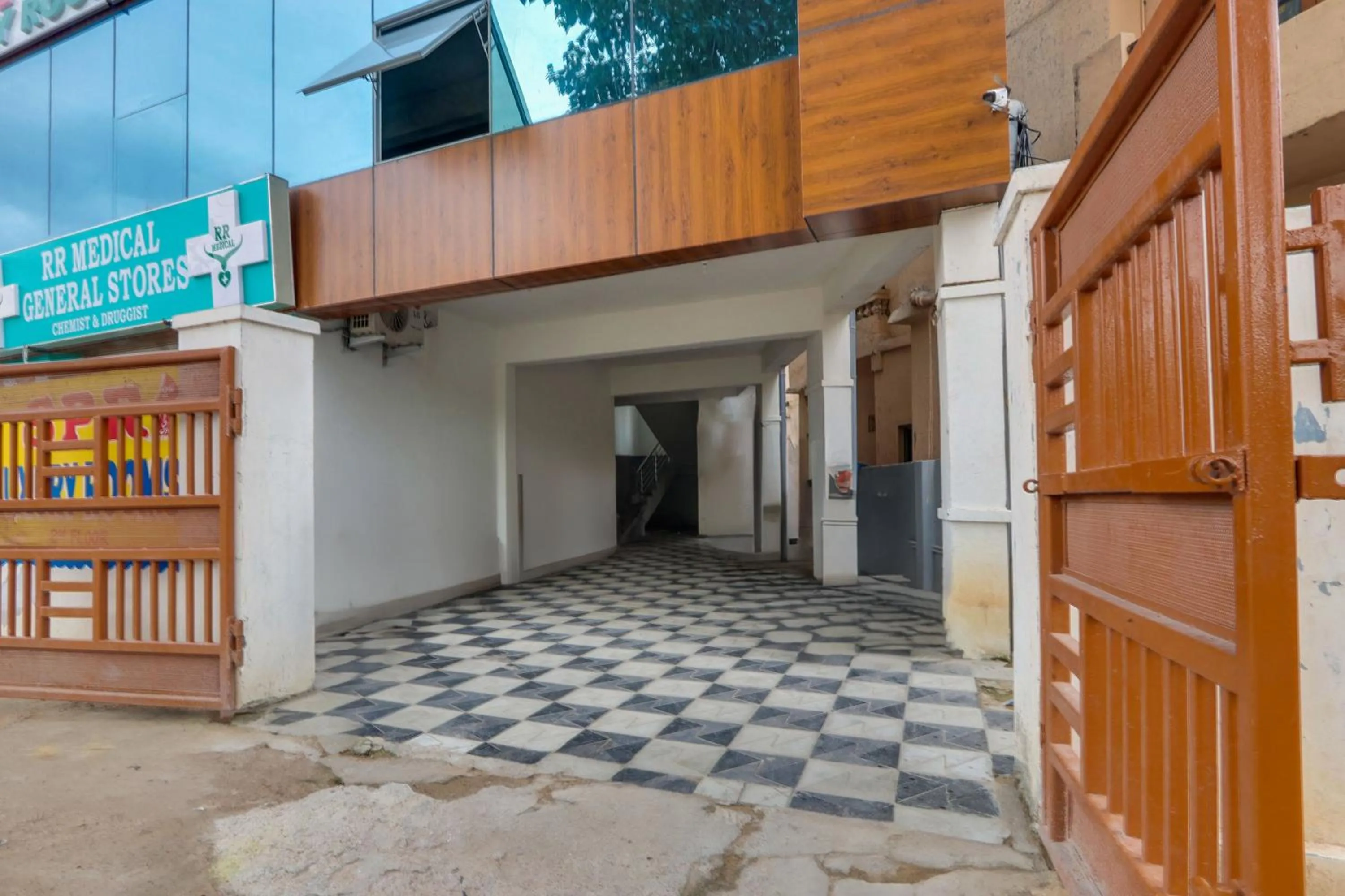 Facade/entrance in Hotel O S P R Luxury Rooms