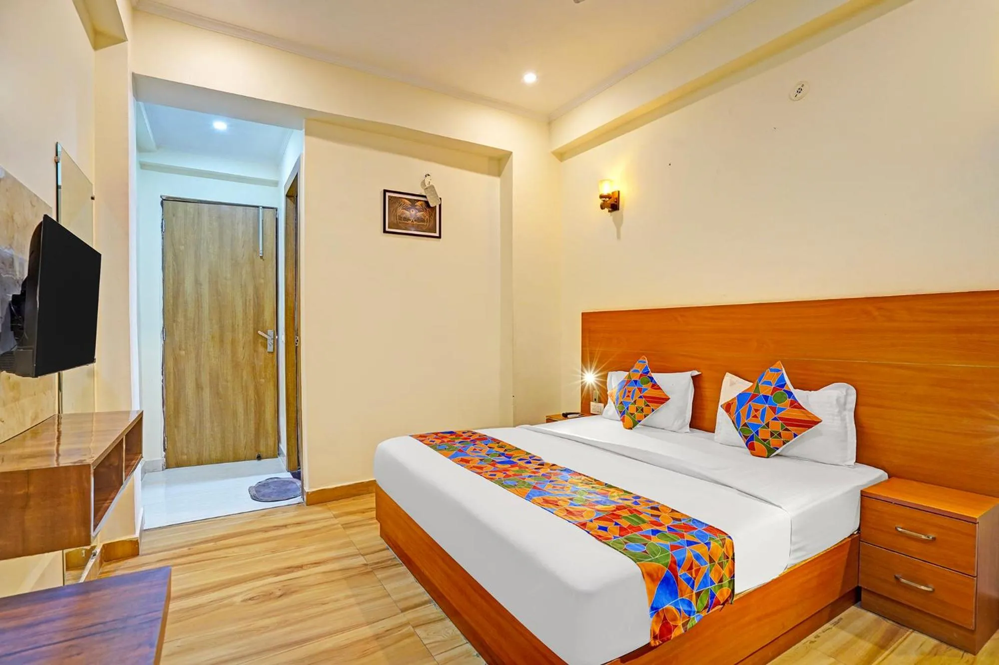 Bed in FabHotel The Viraaj - Gaur City Mall