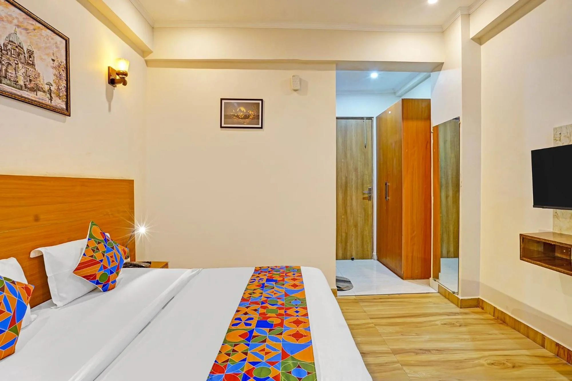 Bed in FabHotel The Viraaj - Gaur City Mall
