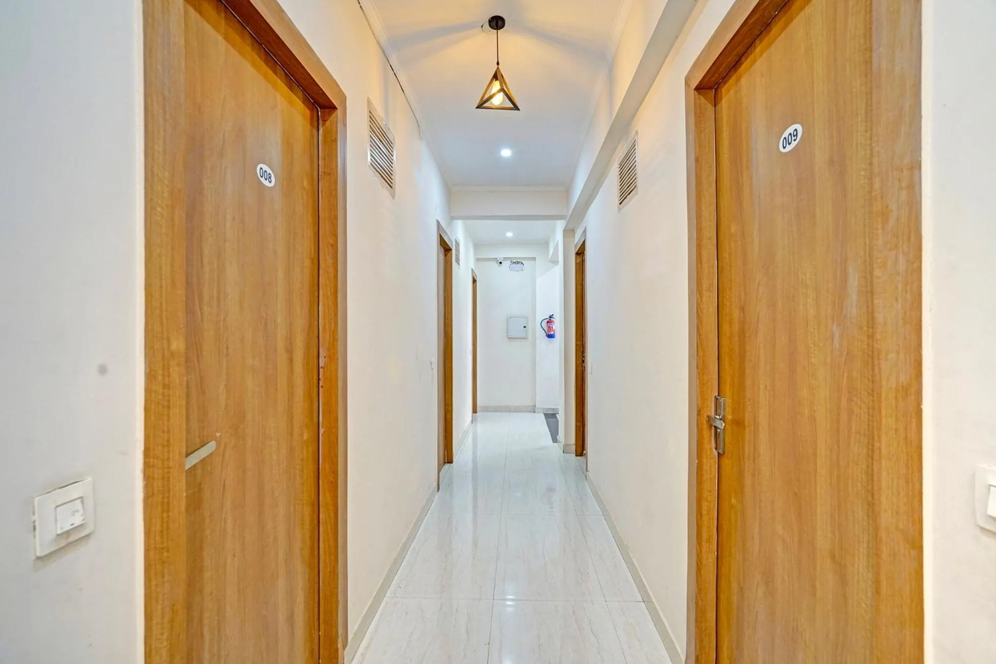 Lobby or reception in FabHotel The Viraaj - Gaur City Mall