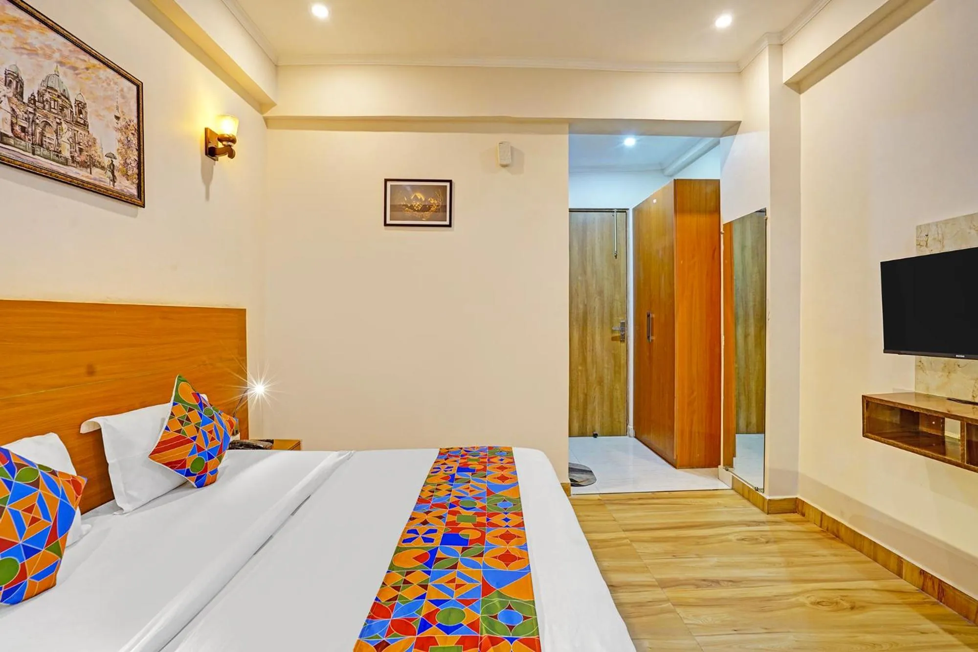 Bed in FabHotel The Viraaj - Gaur City Mall