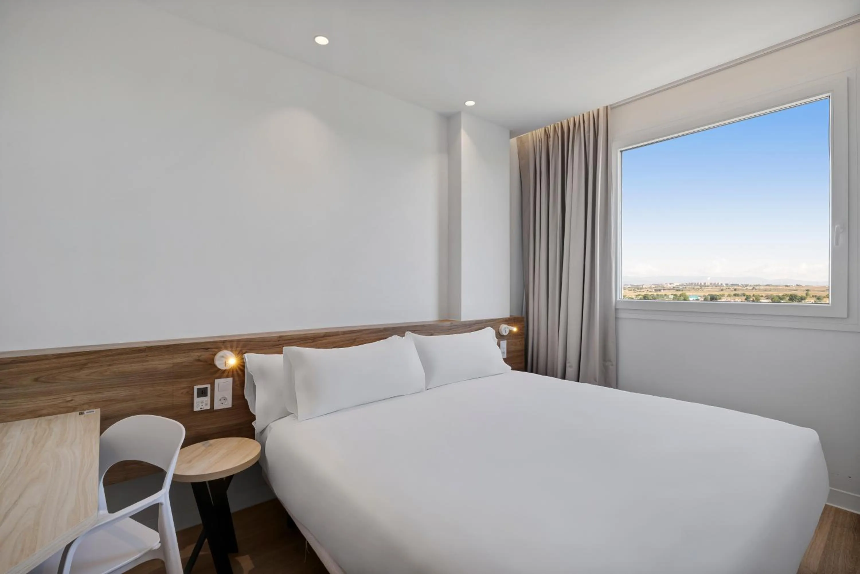 Bedroom, Bed in B&B HOTEL Madrid Fuenlabrada Retail Park