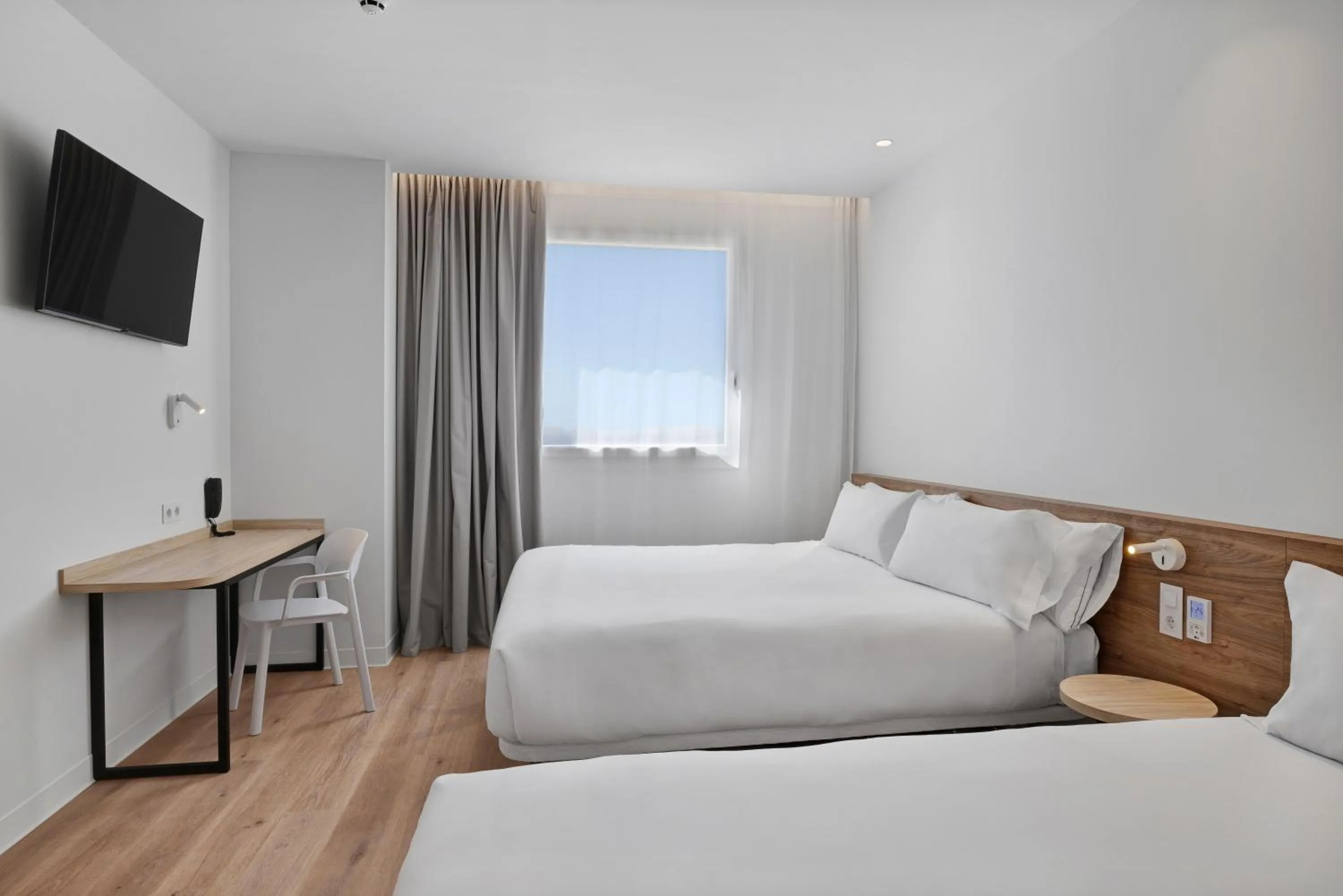 Photo of the whole room, Bed in B&B HOTEL Madrid Fuenlabrada Retail Park