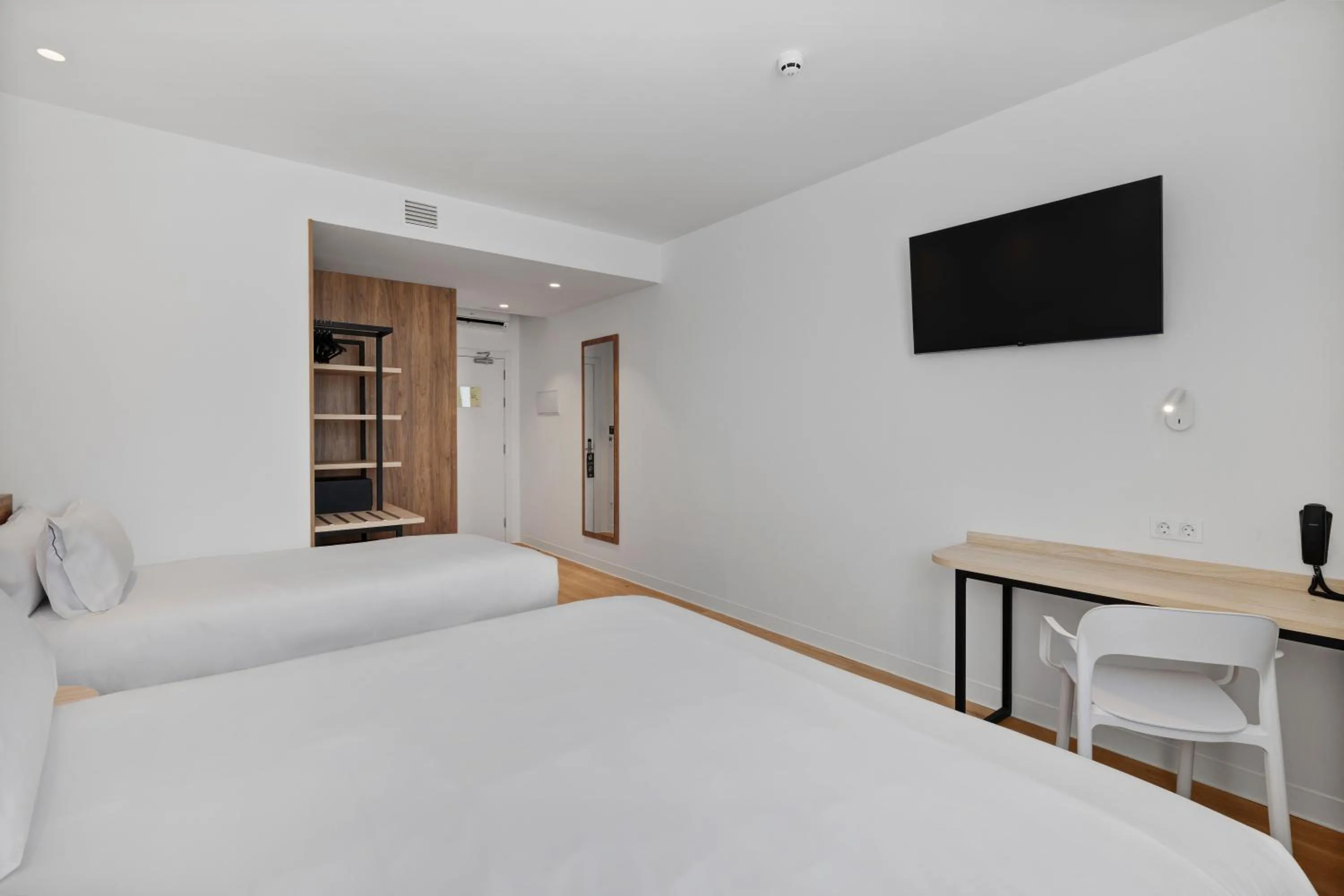 Photo of the whole room, Bed in B&B HOTEL Madrid Fuenlabrada Retail Park