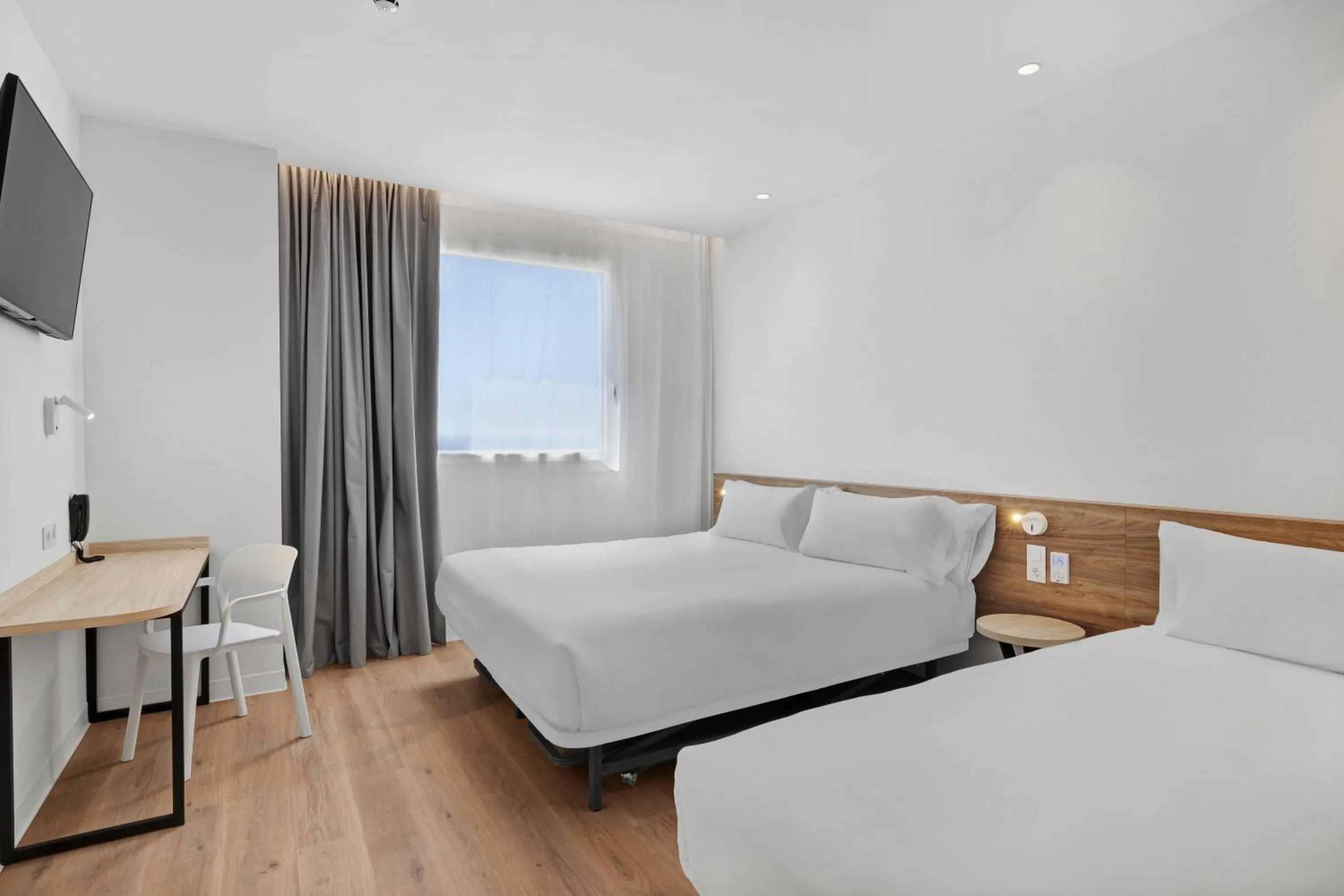 Photo of the whole room, Bed in B&B HOTEL Madrid Fuenlabrada Retail Park